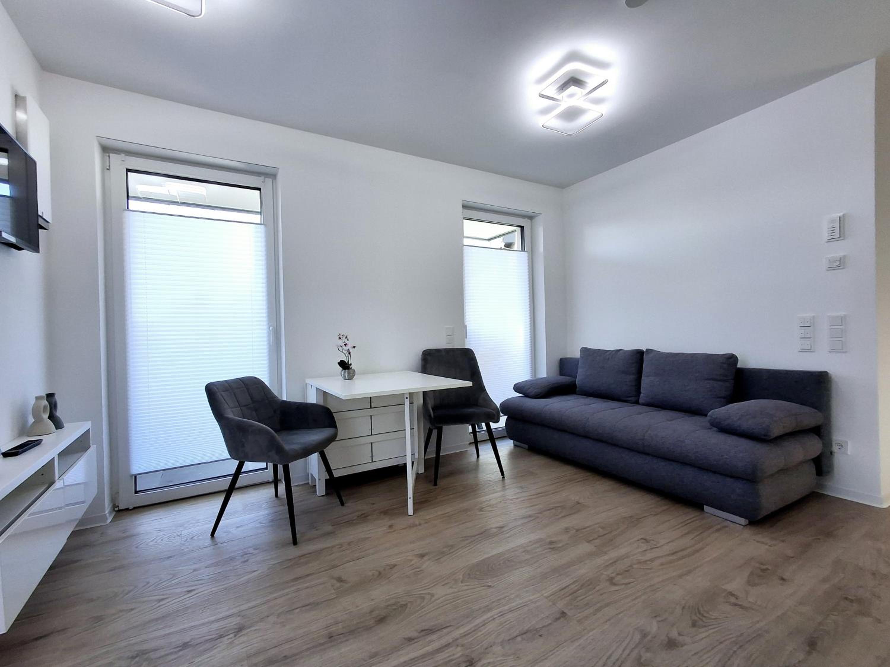 Modernes Apartment mit Terrasse & Garten, Parkplatz & 24h Self-Check-in