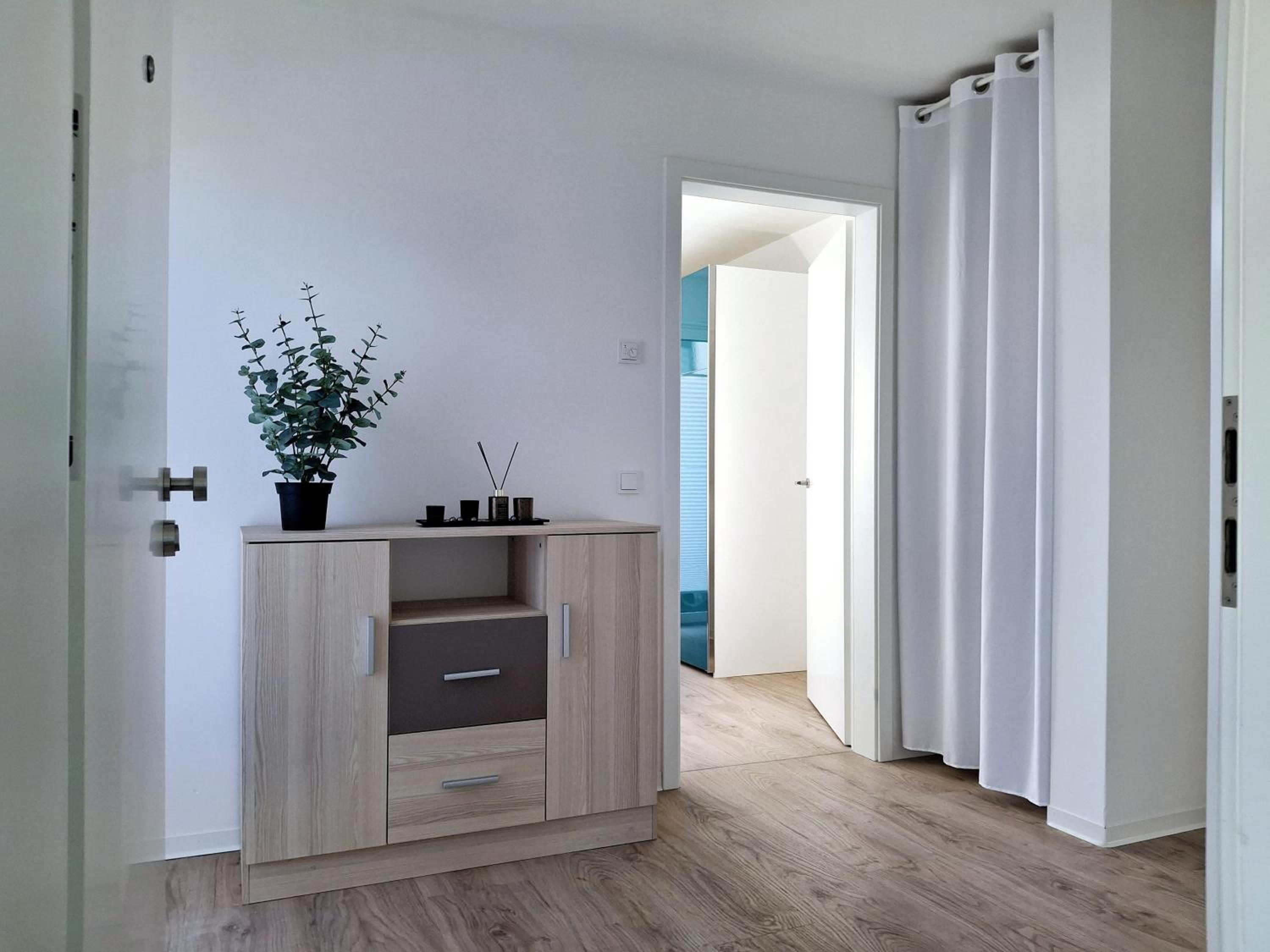 Modernes Apartment mit Terrasse & Garten, Parkplatz & 24h Self-Check-in
