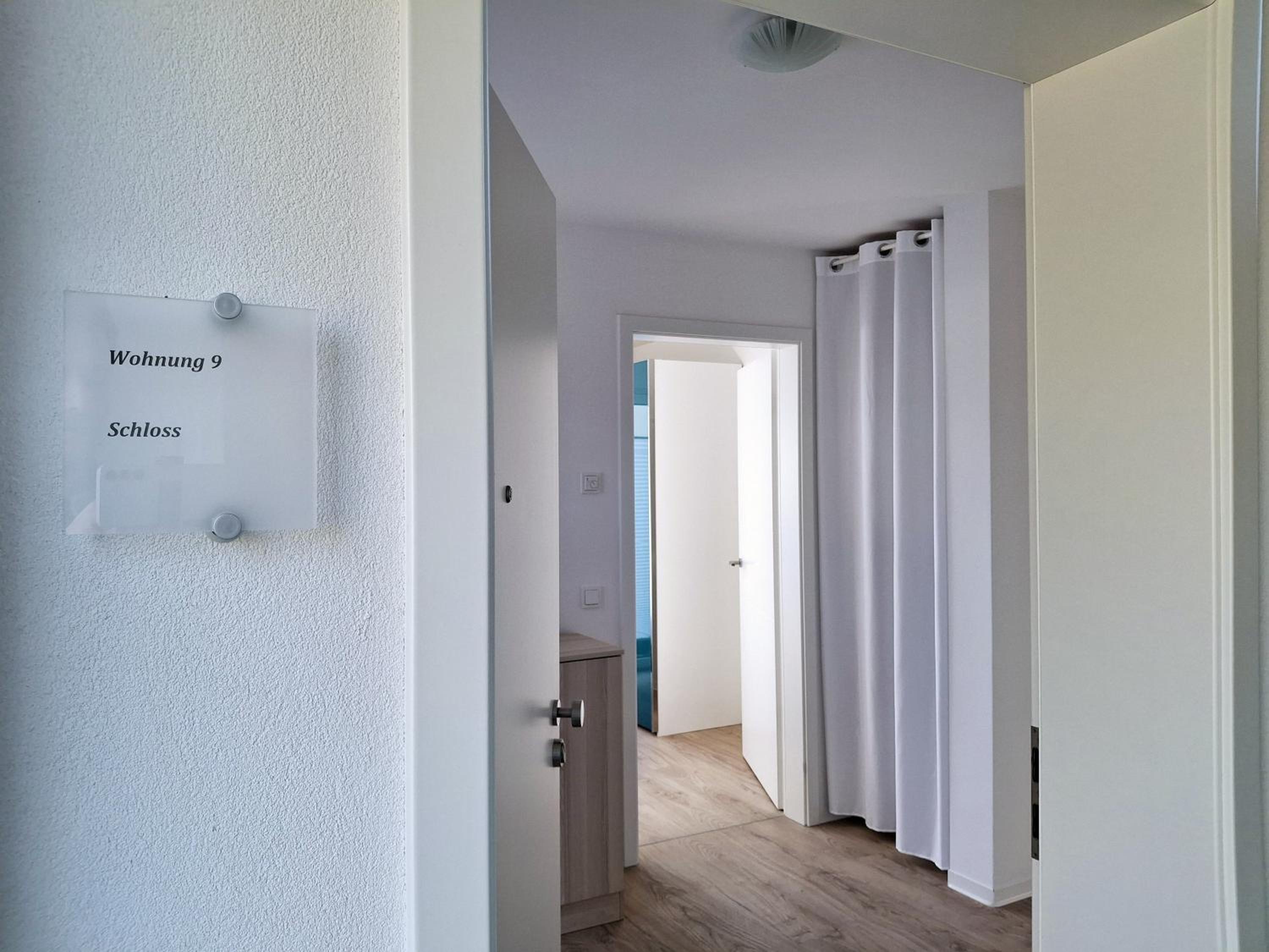 Modernes Apartment mit Terrasse & Garten, Parkplatz & 24h Self-Check-in