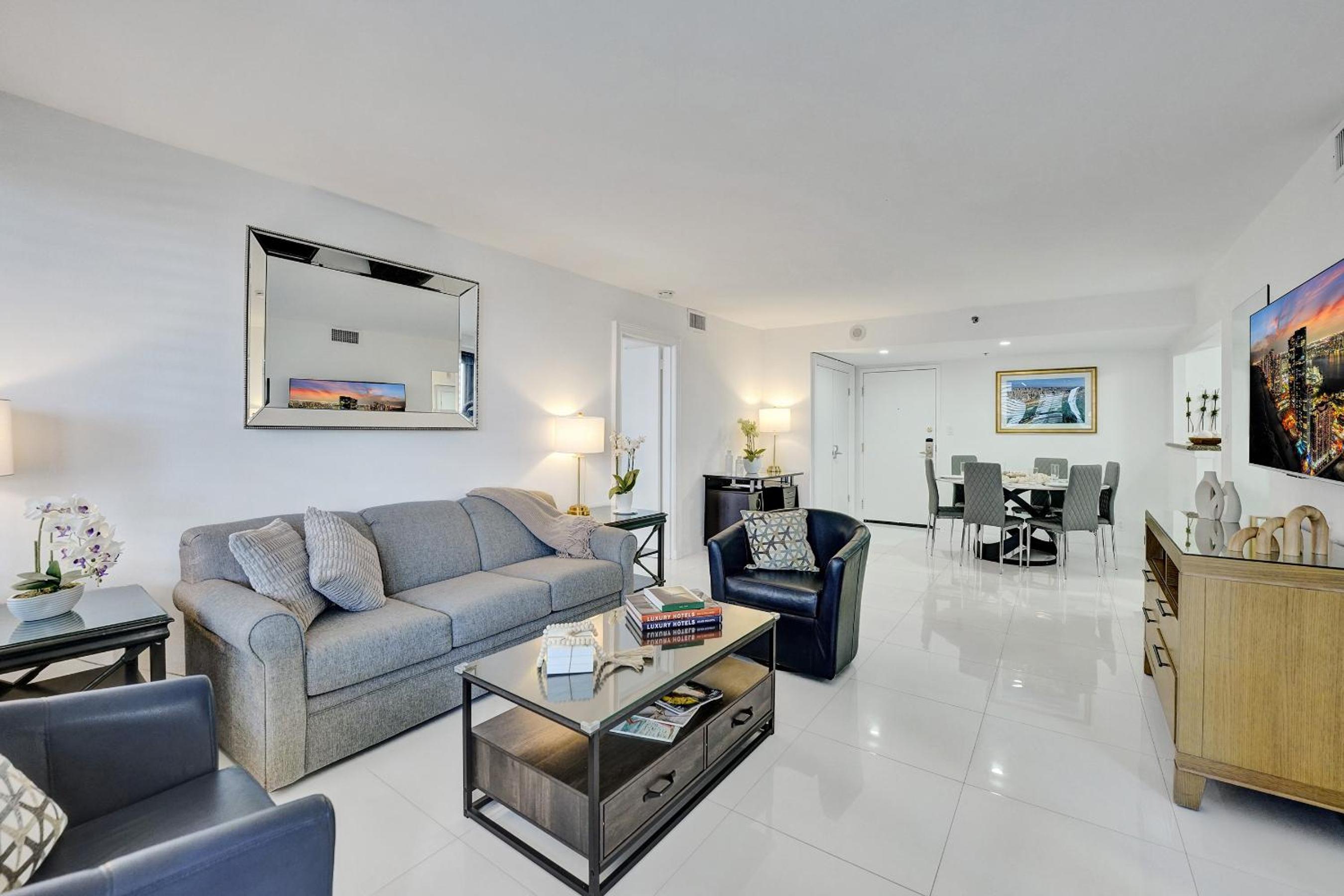 Beautiful Oceanside Retreat Beach Service 609 view 4