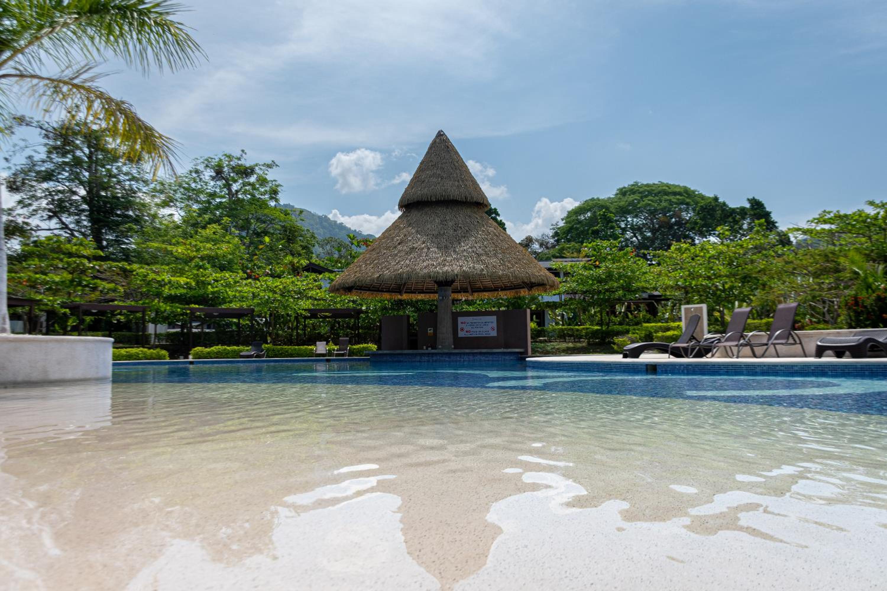 Private 4BD Family Beach House And Resort - Walk to Beach and Town