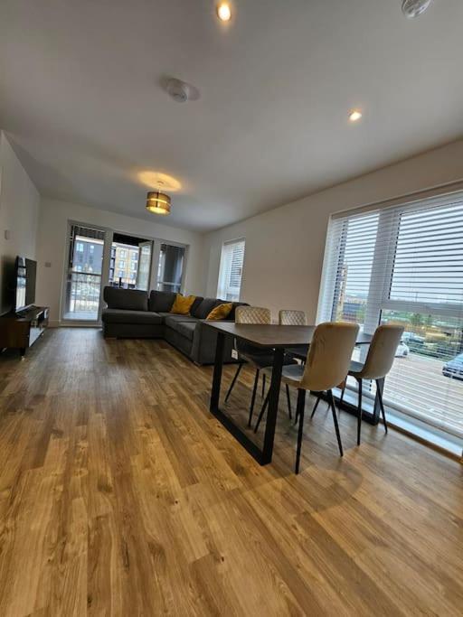 Beautiful Modern 2 Bed flat in Ebbsfleet, near London with free parking view 2