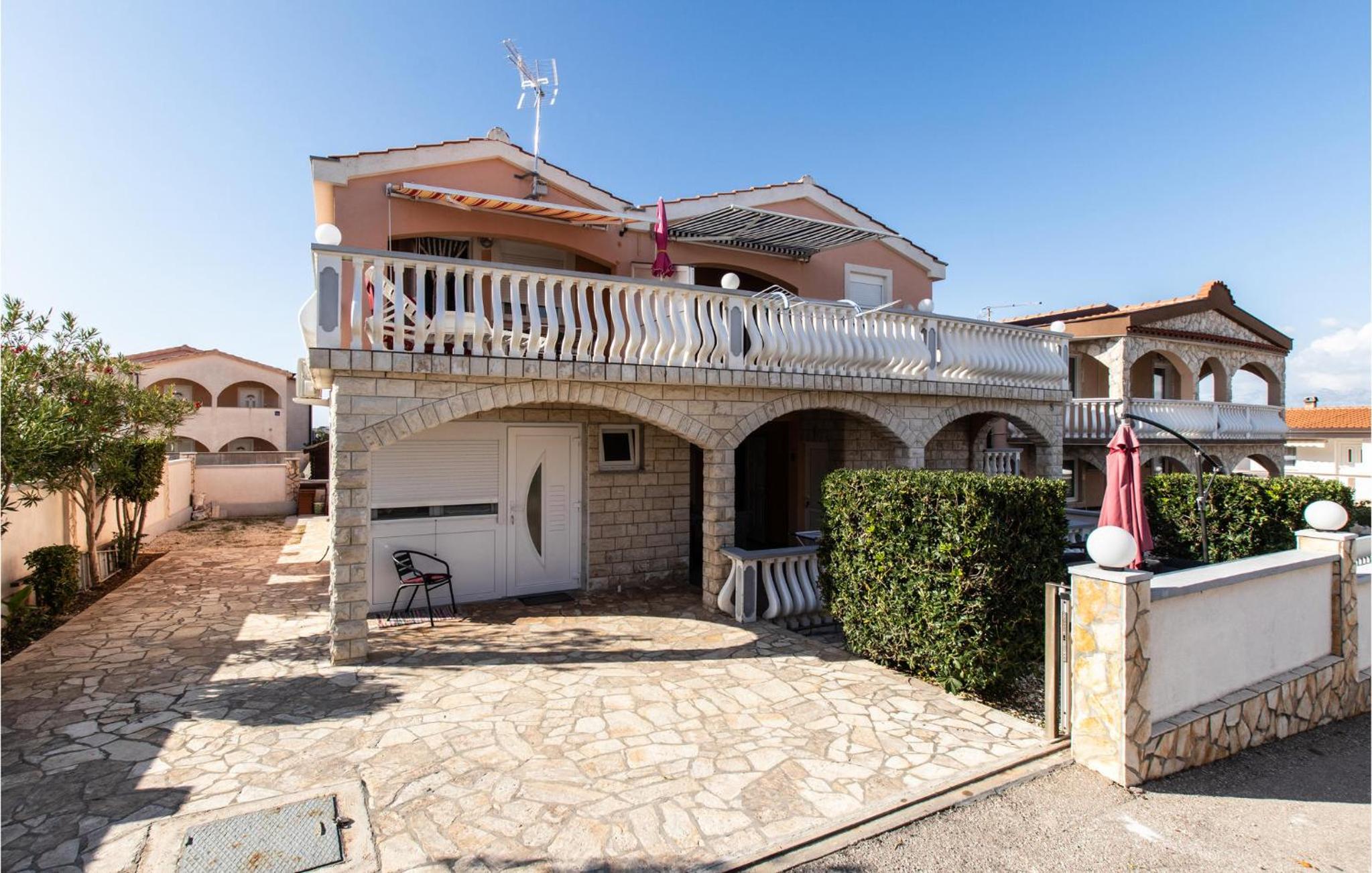 1 Bedroom Awesome Apartment In Vir view 2