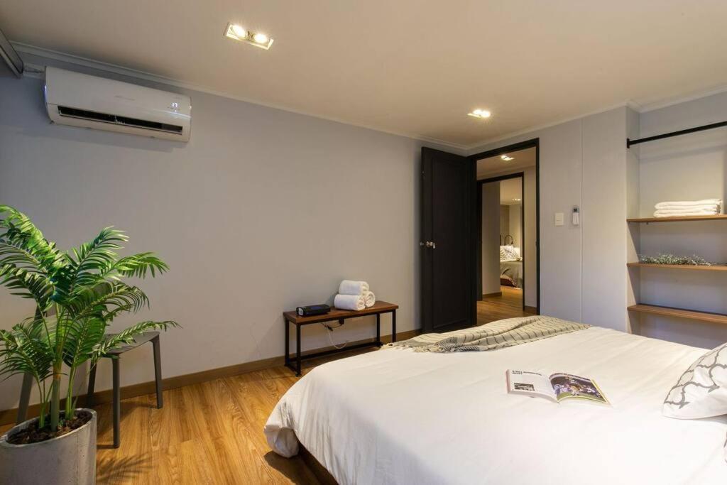 Surprising, Lleras Park, Billar Pool And Jacuzzi