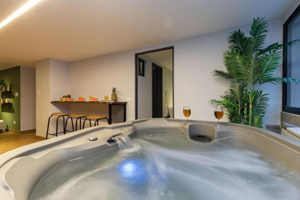 Surprising, Lleras Park, Billar Pool And Jacuzzi