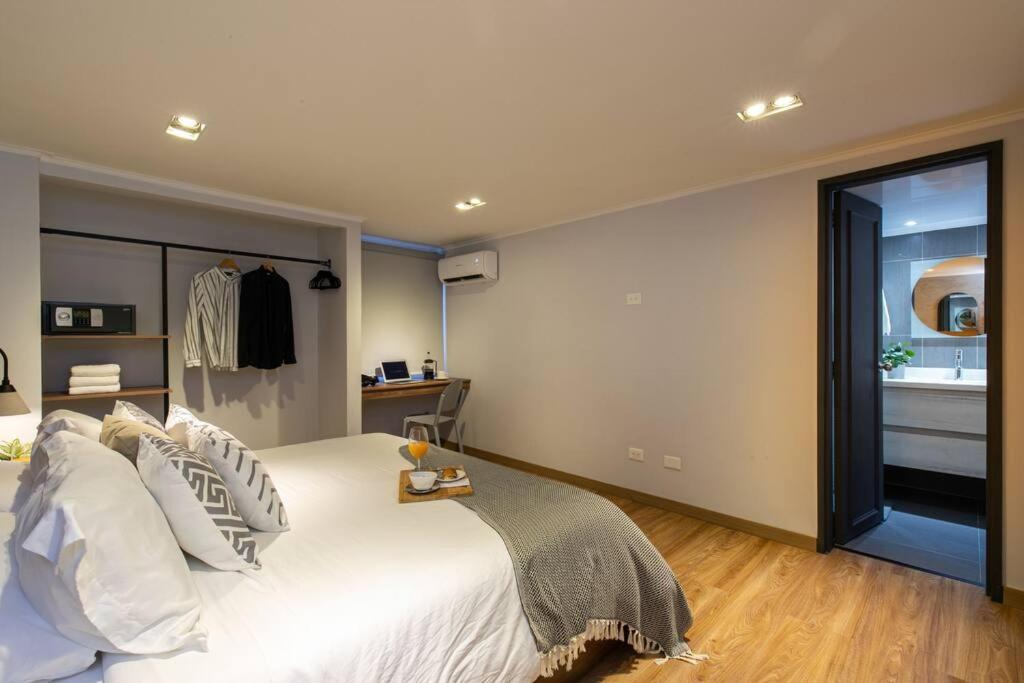 Surprising, Lleras Park, Billar Pool And Jacuzzi