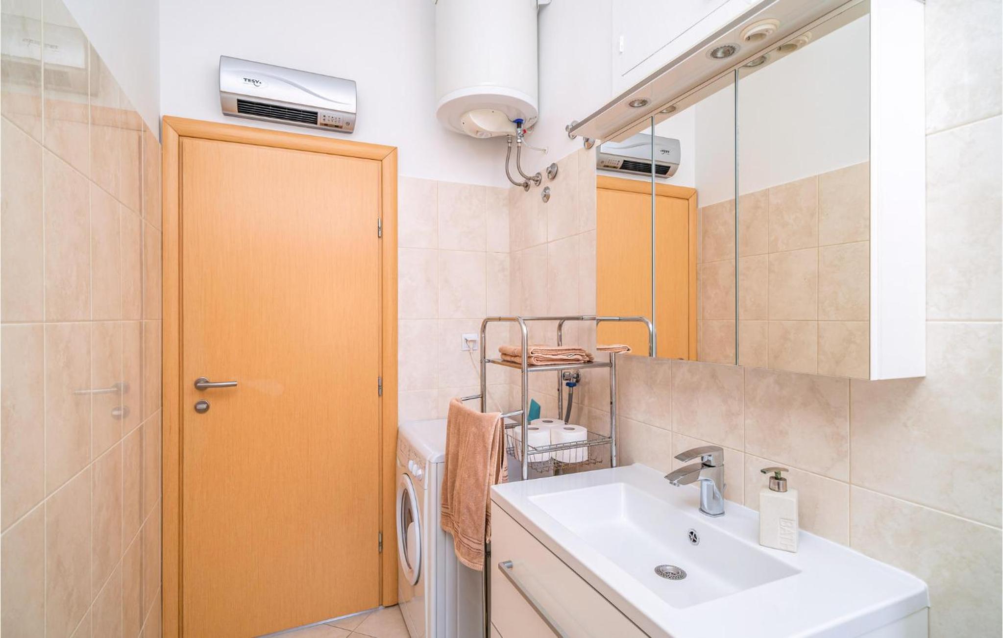 2 Bedroom Nice Apartment In Dubrovnik