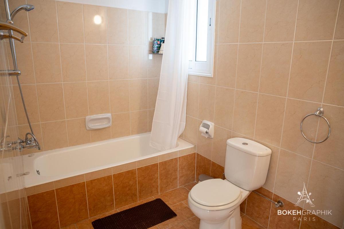 Just renovated beautiful 2 bed apartment in Paphos 5 min drive to the beach