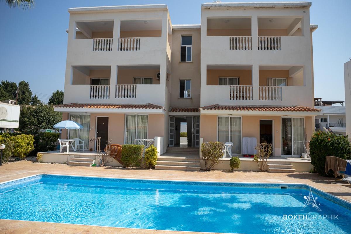 Just renovated beautiful 2 bed apartment in Paphos 5 min drive to the beach