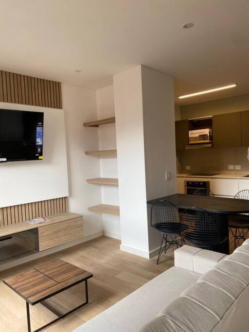 Moderno apartamento Parque Virrey