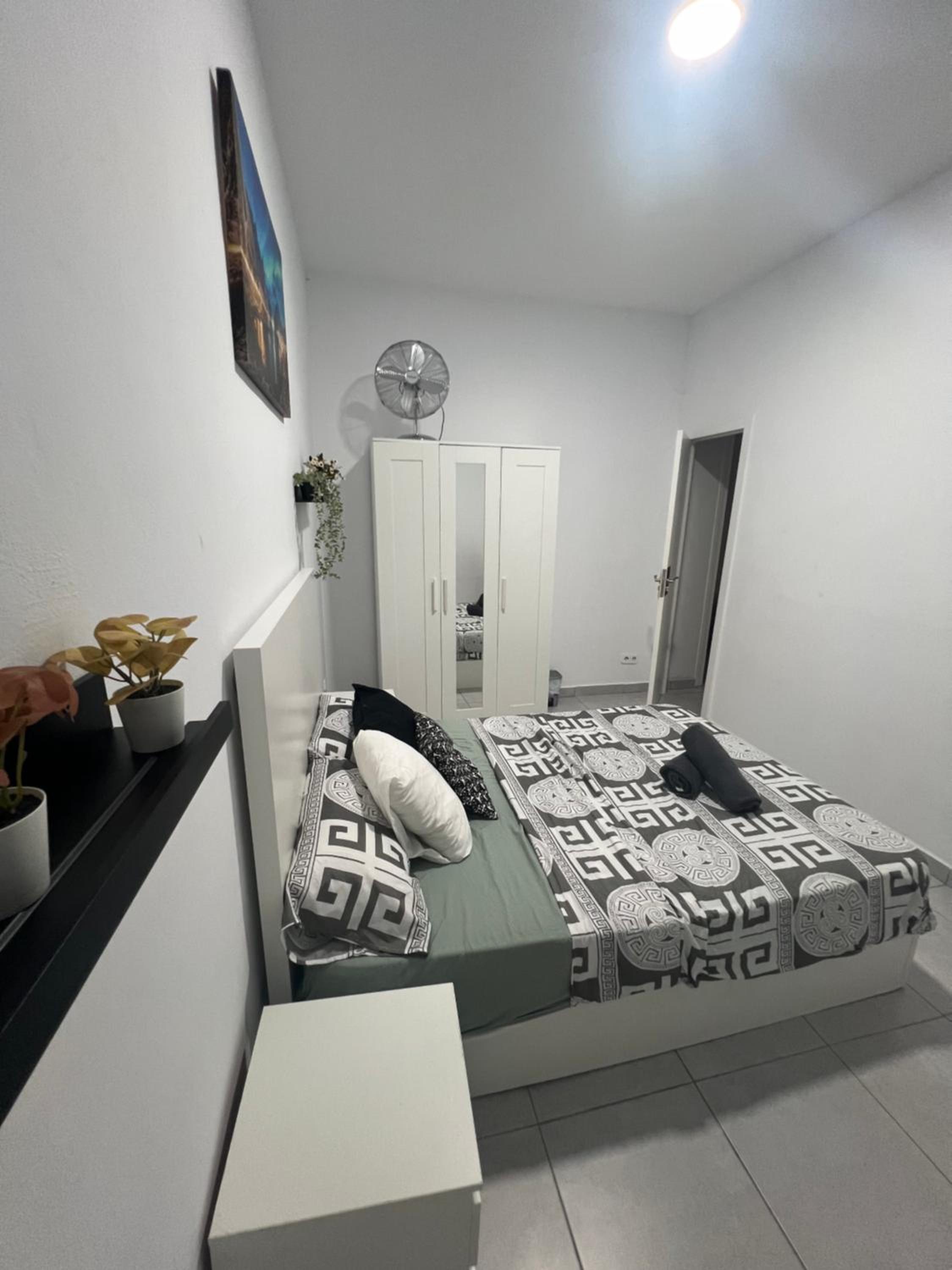 Room in a well-located apartment in the city of Barcelona