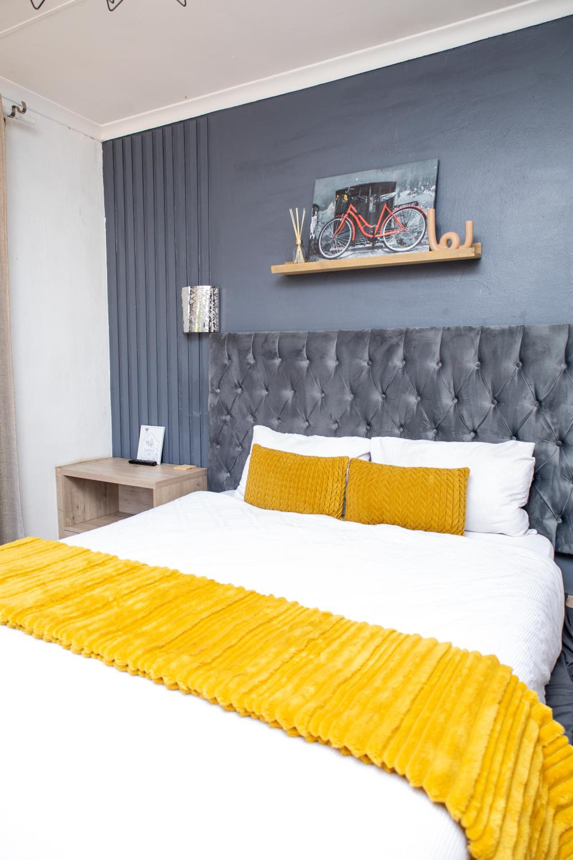 Couple or Solo Cozy En-suite Room Near OR Tambo - Free WiFi & Smart TV view 4