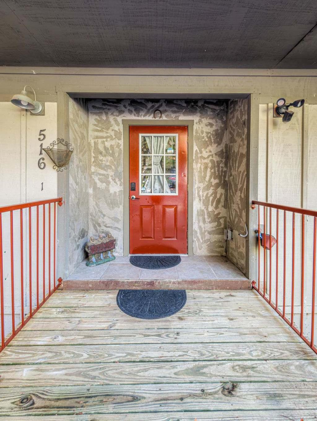 NEW LISTING Sasquatch Lodge F