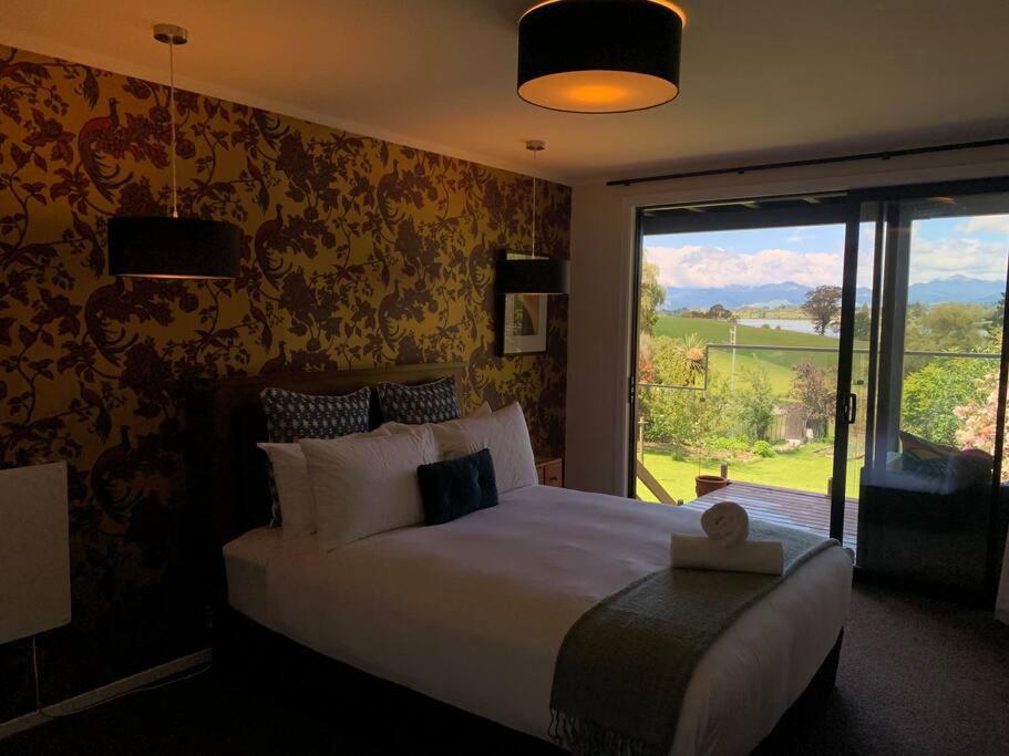 Incredible mountain & sea views view 5