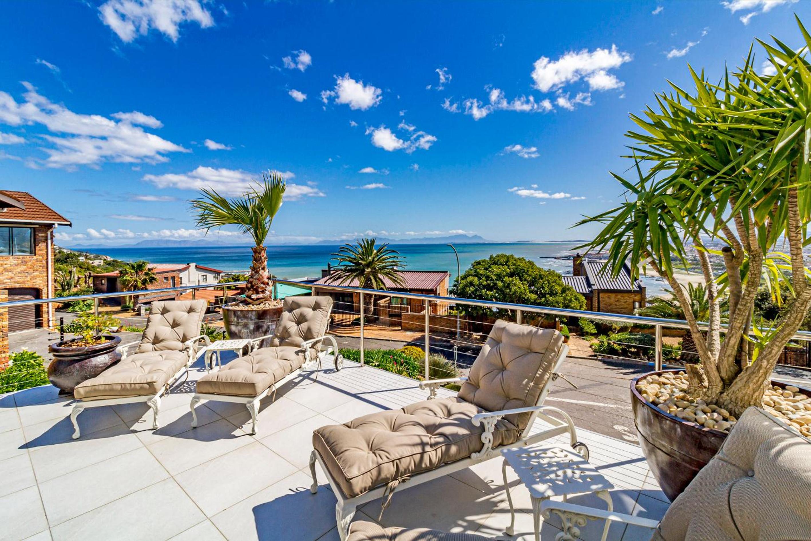 Phezulu Manor, Panoramic Views, Serviced Retreat view 2