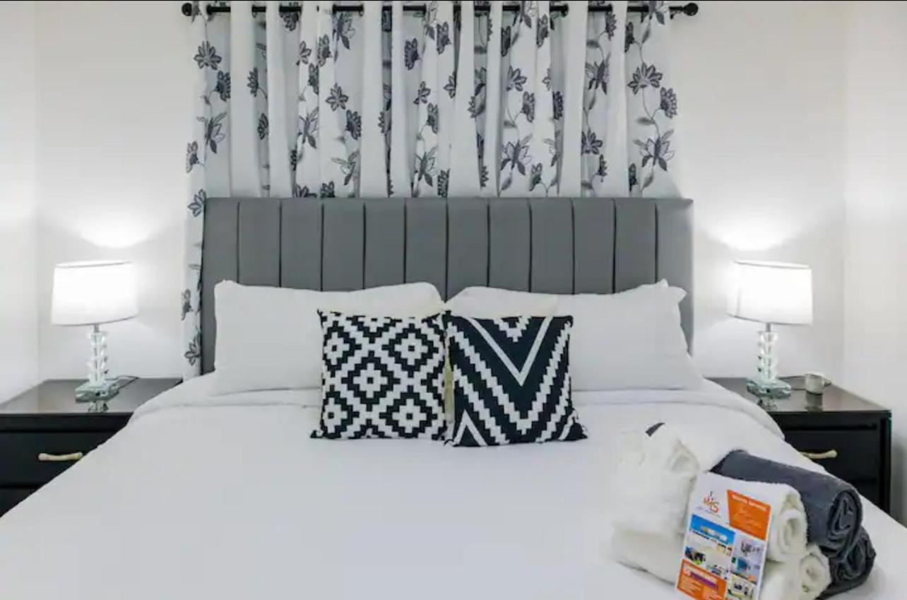 Rubi Luxurious Condo At Caleta