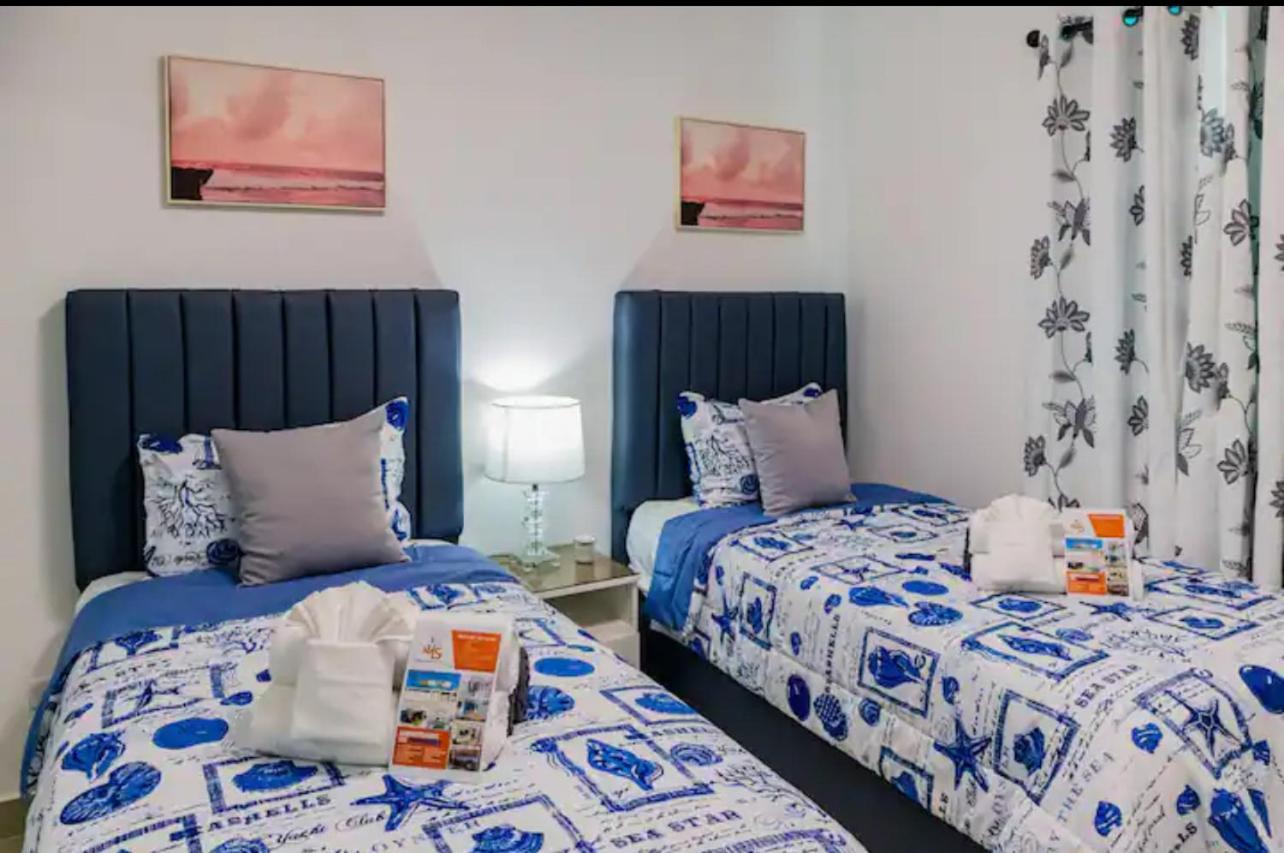 Rubi Luxurious Condo At Caleta