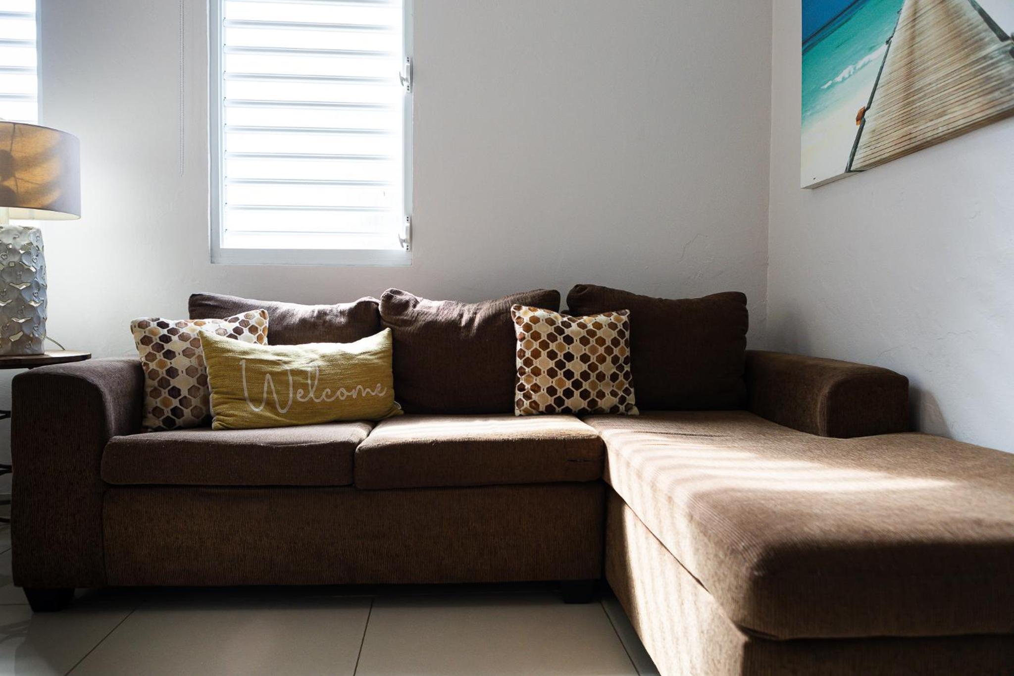 102-CHARMING Renovated Apartment in the City Near the Beach with Free Parking view 2