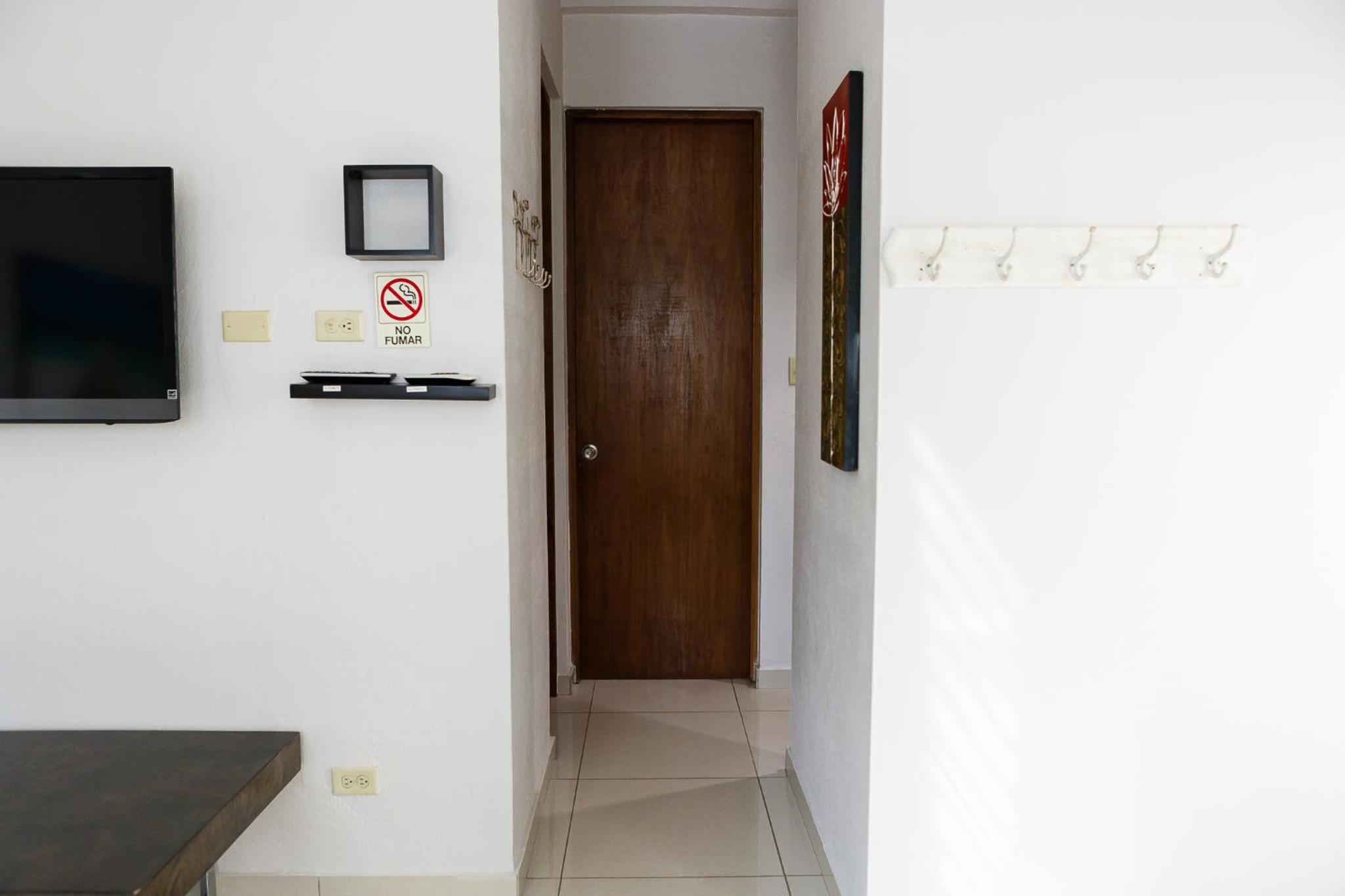 102-CHARMING Renovated Apartment in the City Near the Beach with Free Parking view 4