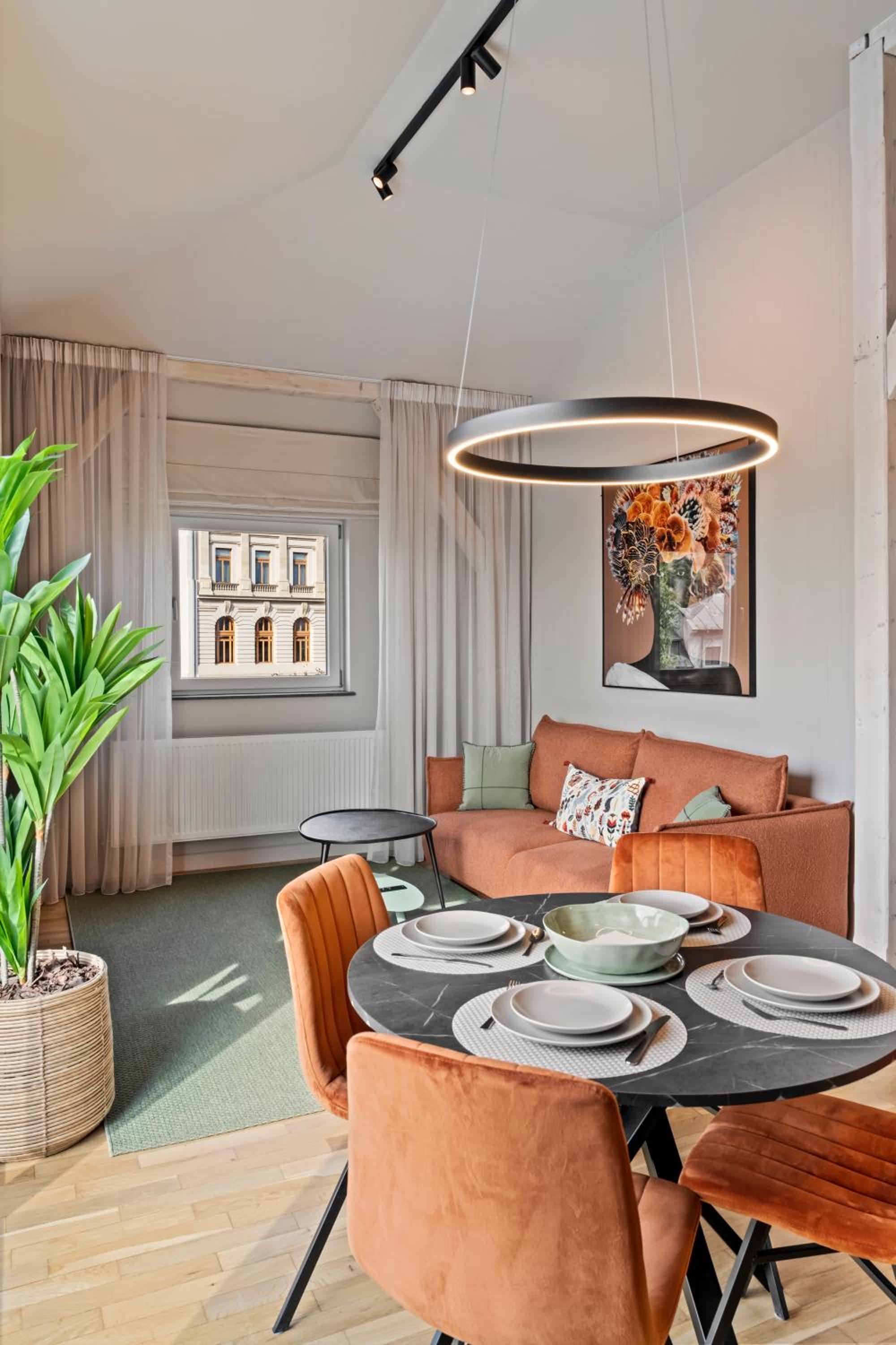 Ultra Central Apartments - Unirii & Old Town view 4
