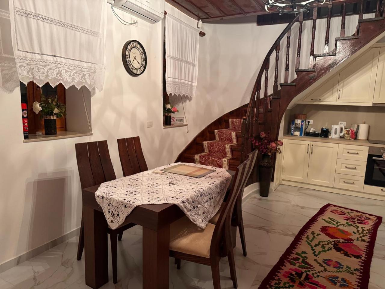 Mezini Guest House