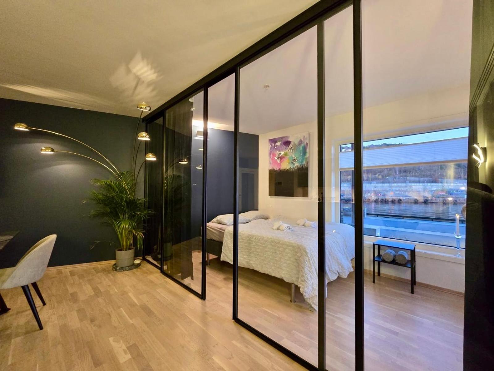 Waterfront fjord view, home office, 2 BR LUX apt view 3