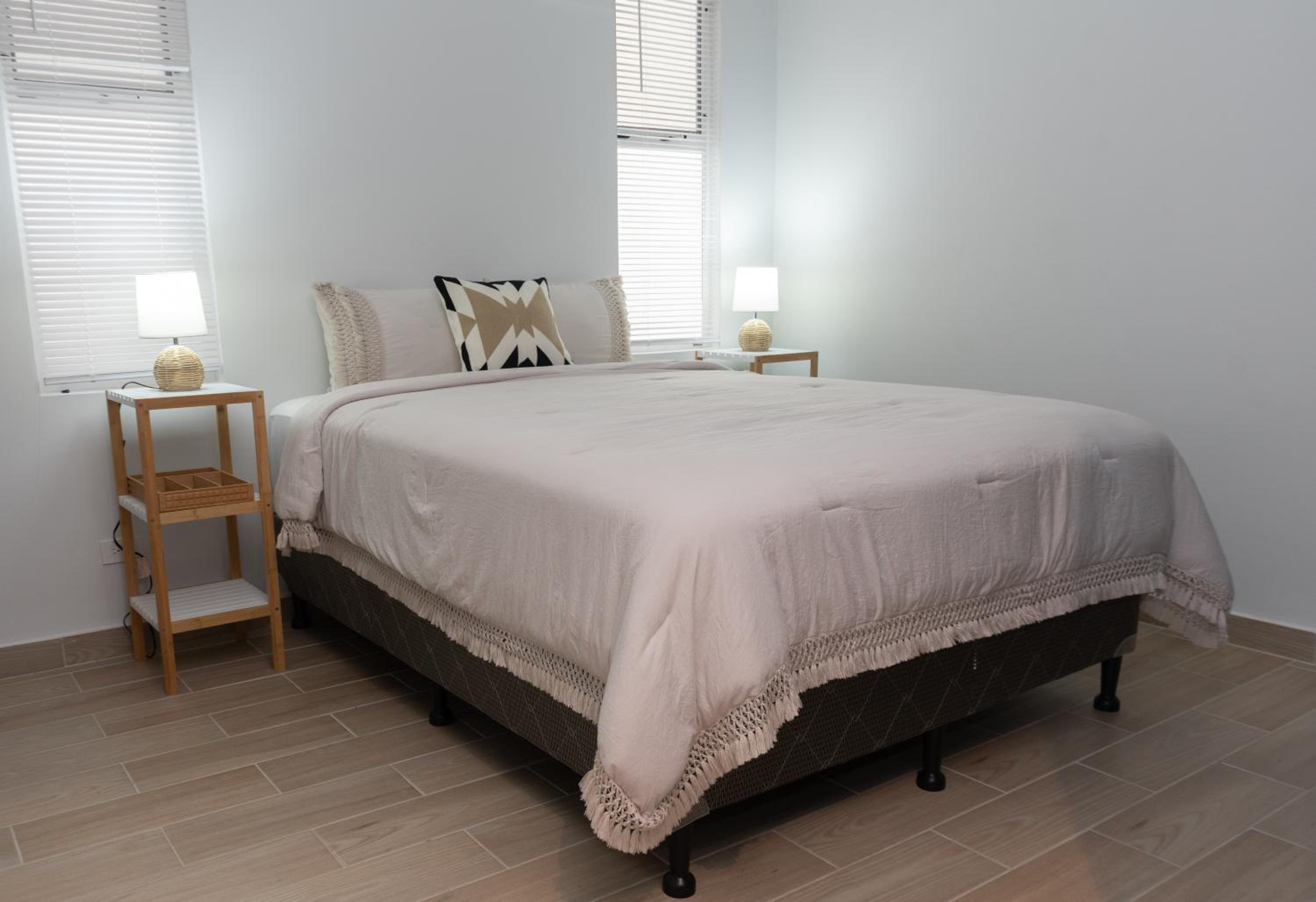 Private 4BD Family Beach House And Resort - Walk to Beach and Town