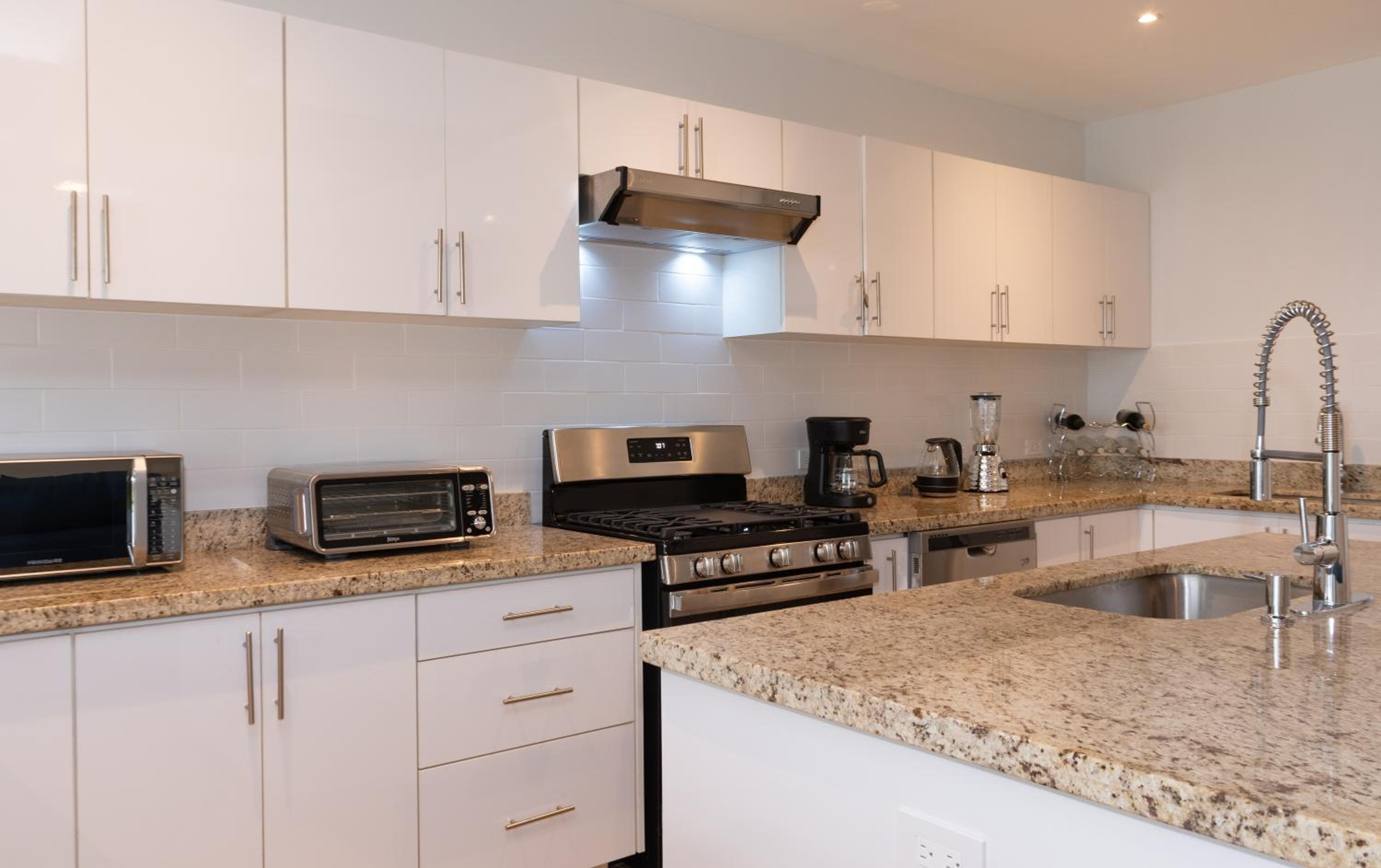Private 4BD Family Beach House And Resort - Walk to Beach and Town