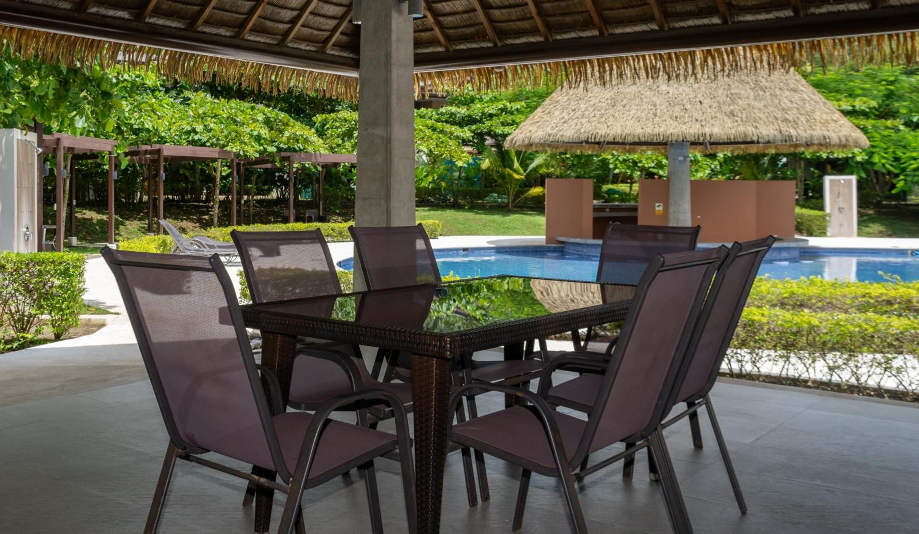 Private 4BD Family Beach House And Resort - Walk to Beach and Town