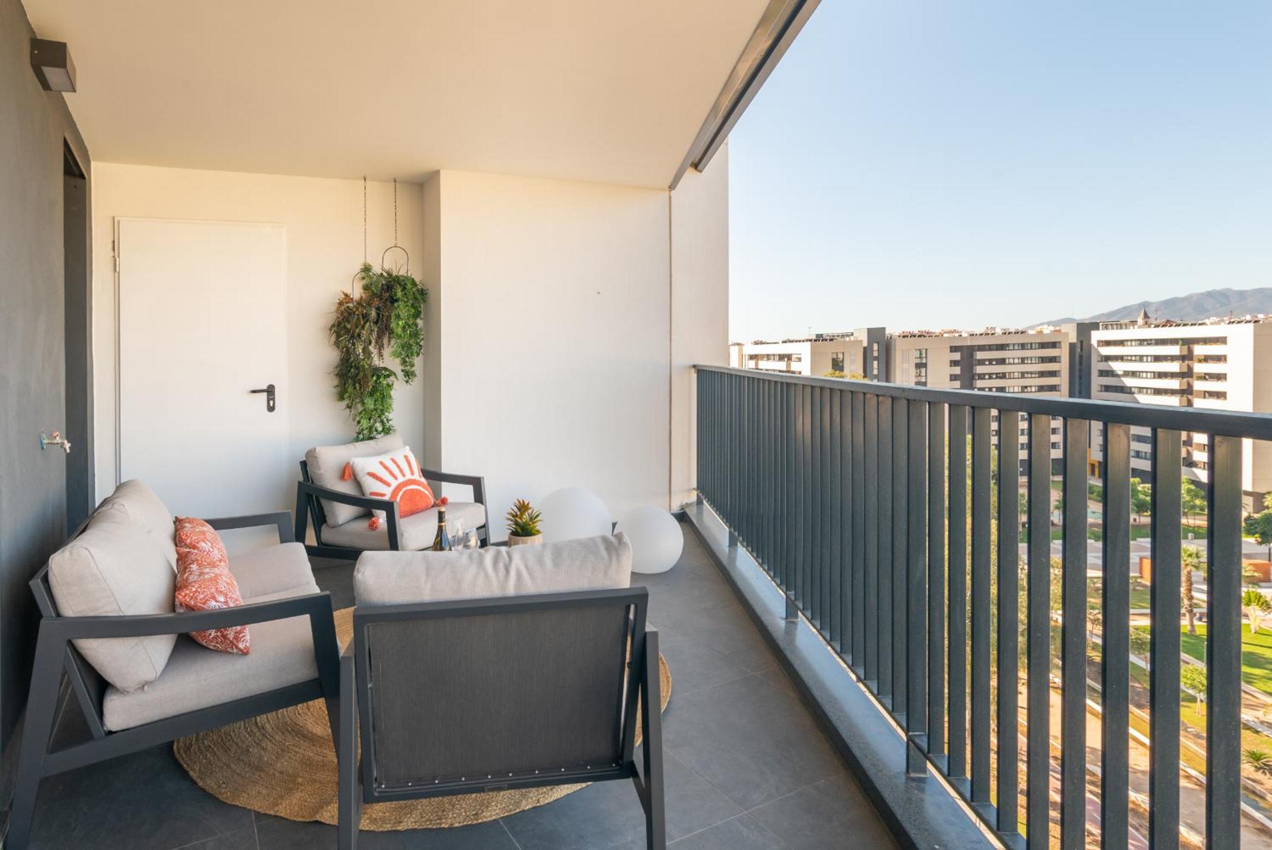 Málaga Piso nuevo amplio luminoso 3 hab vistas wifi y parking privado