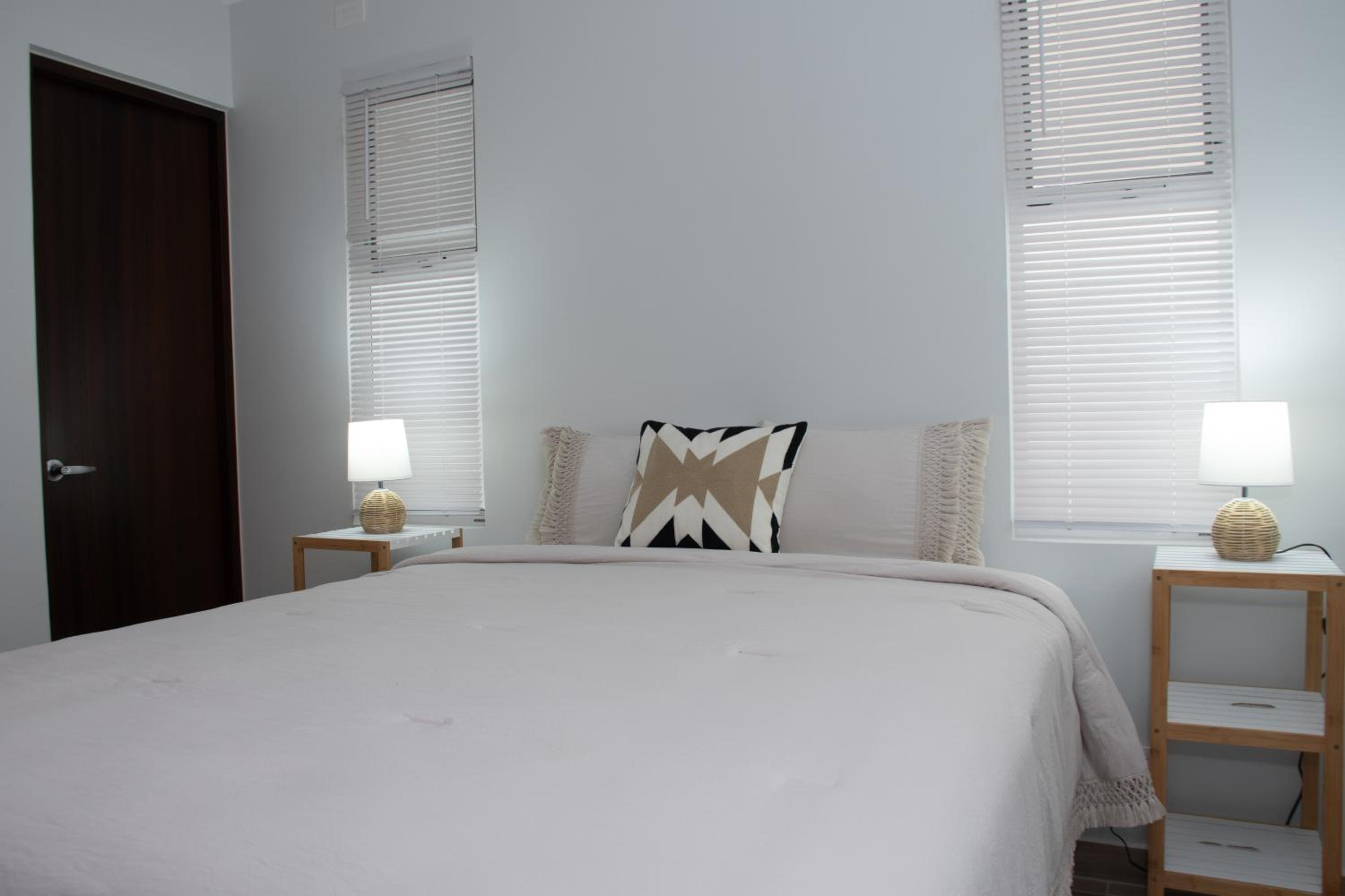 Private 4BD Family Beach House And Resort - Walk to Beach and Town