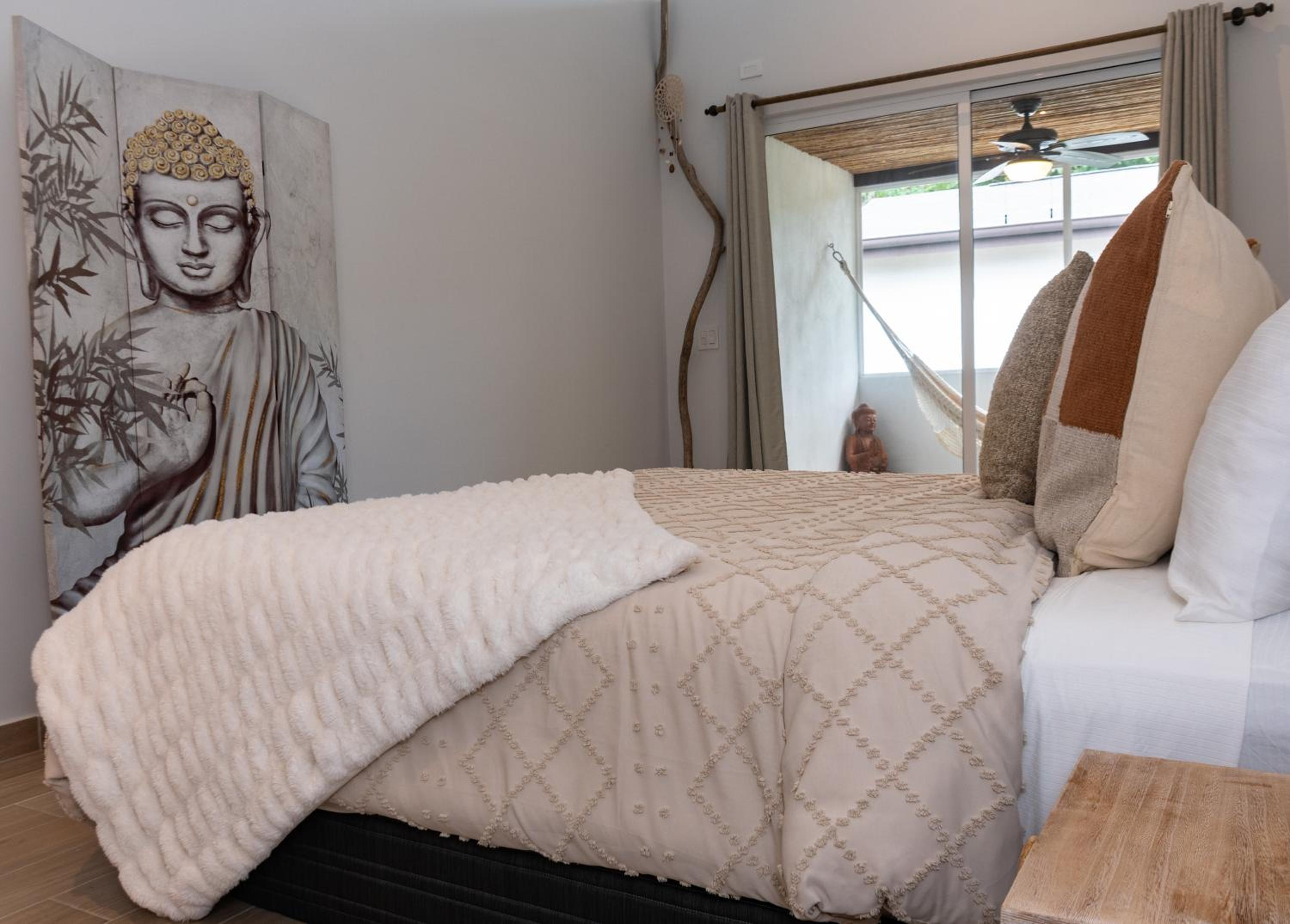 Private 4BD Family Beach House And Resort - Walk to Beach and Town