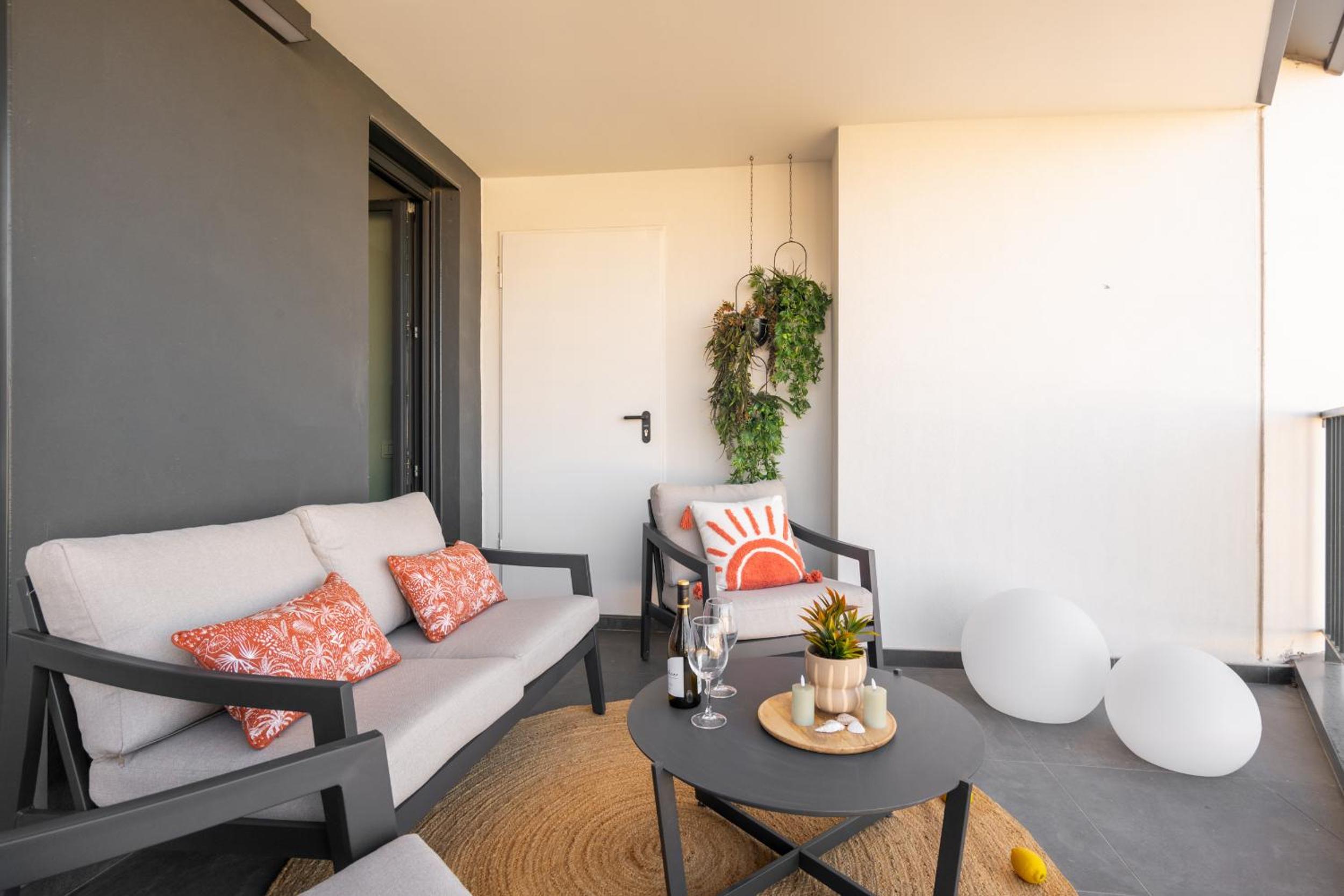 Málaga Piso nuevo amplio luminoso 3 hab vistas wifi y parking privado