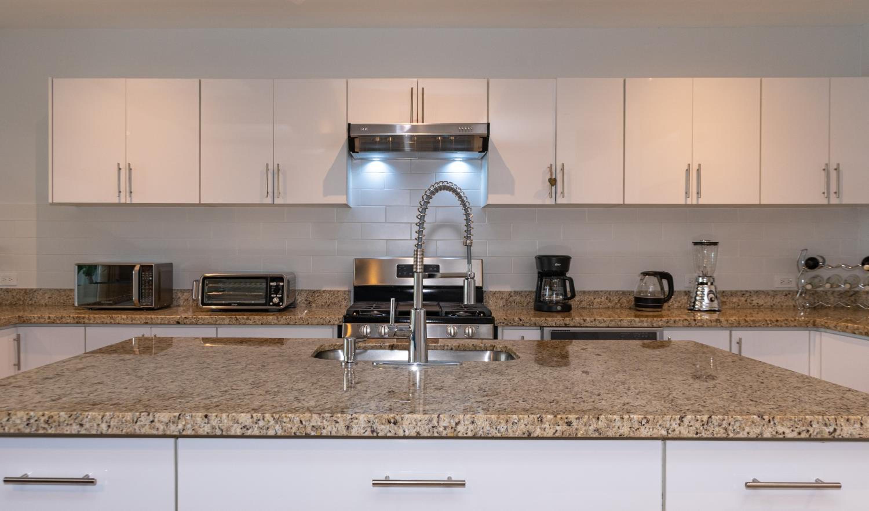 Private 4BD Family Beach House And Resort - Walk to Beach and Town