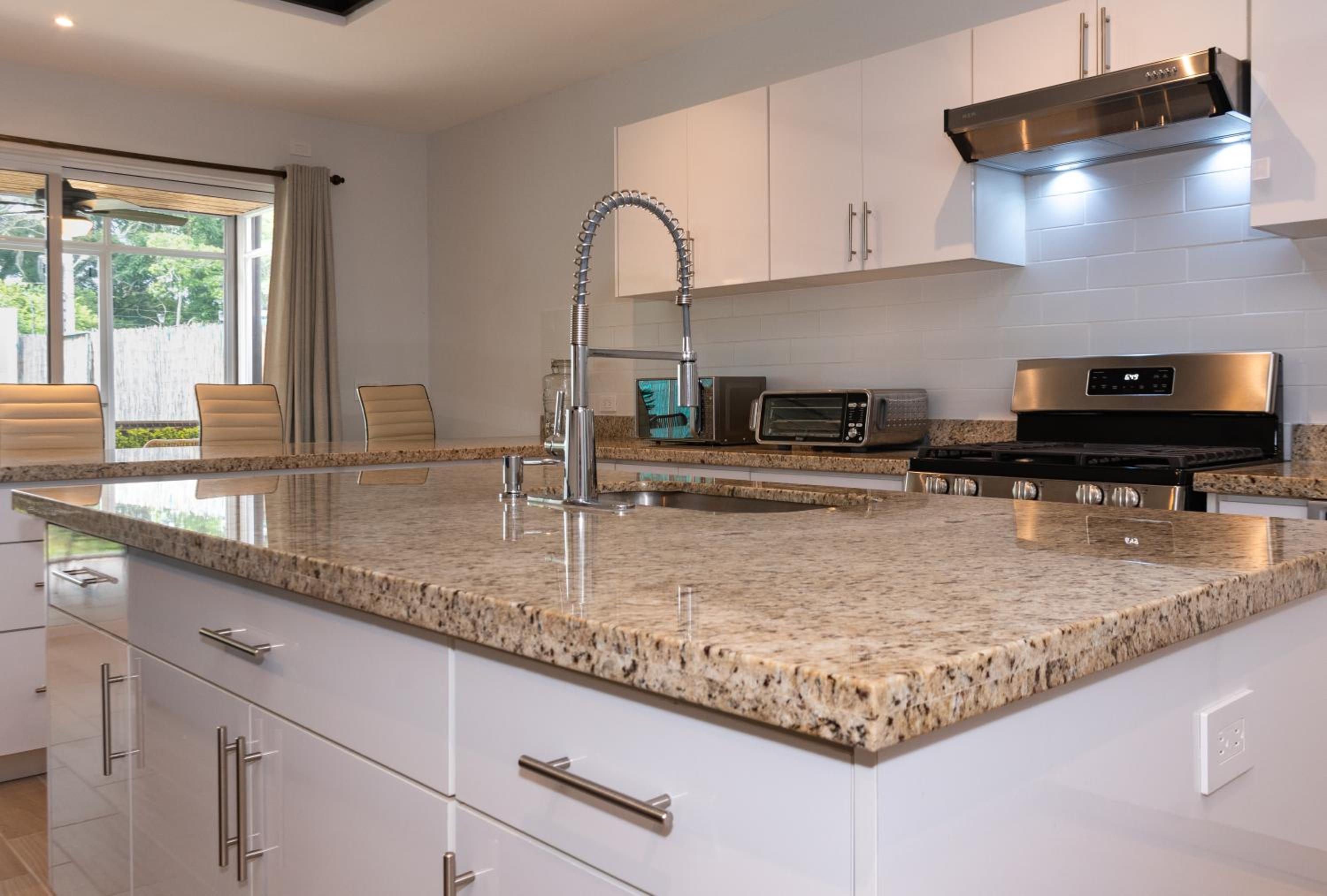 Private 4BD Family Beach House And Resort - Walk to Beach and Town