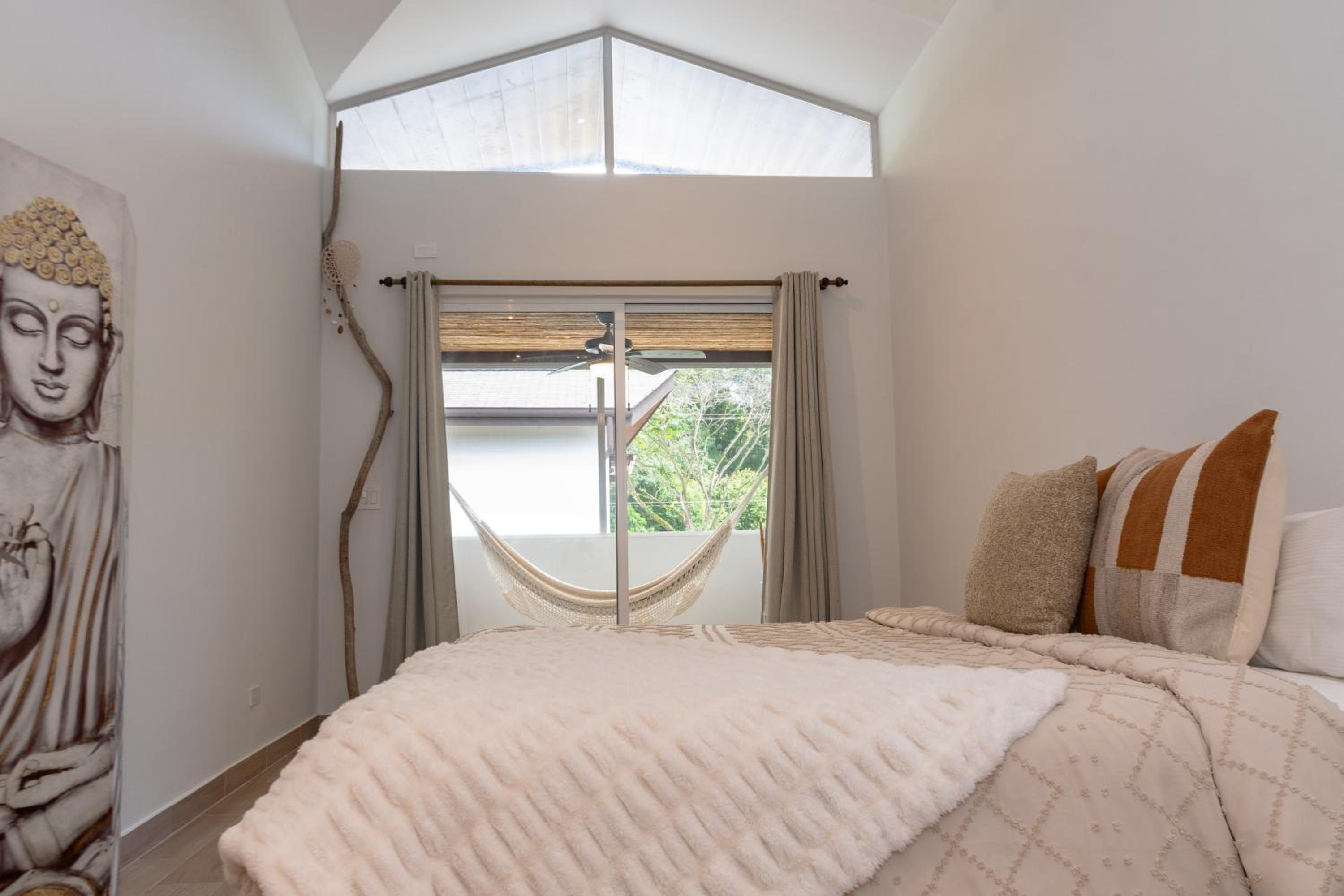 Private 4BD Family Beach House And Resort - Walk to Beach and Town