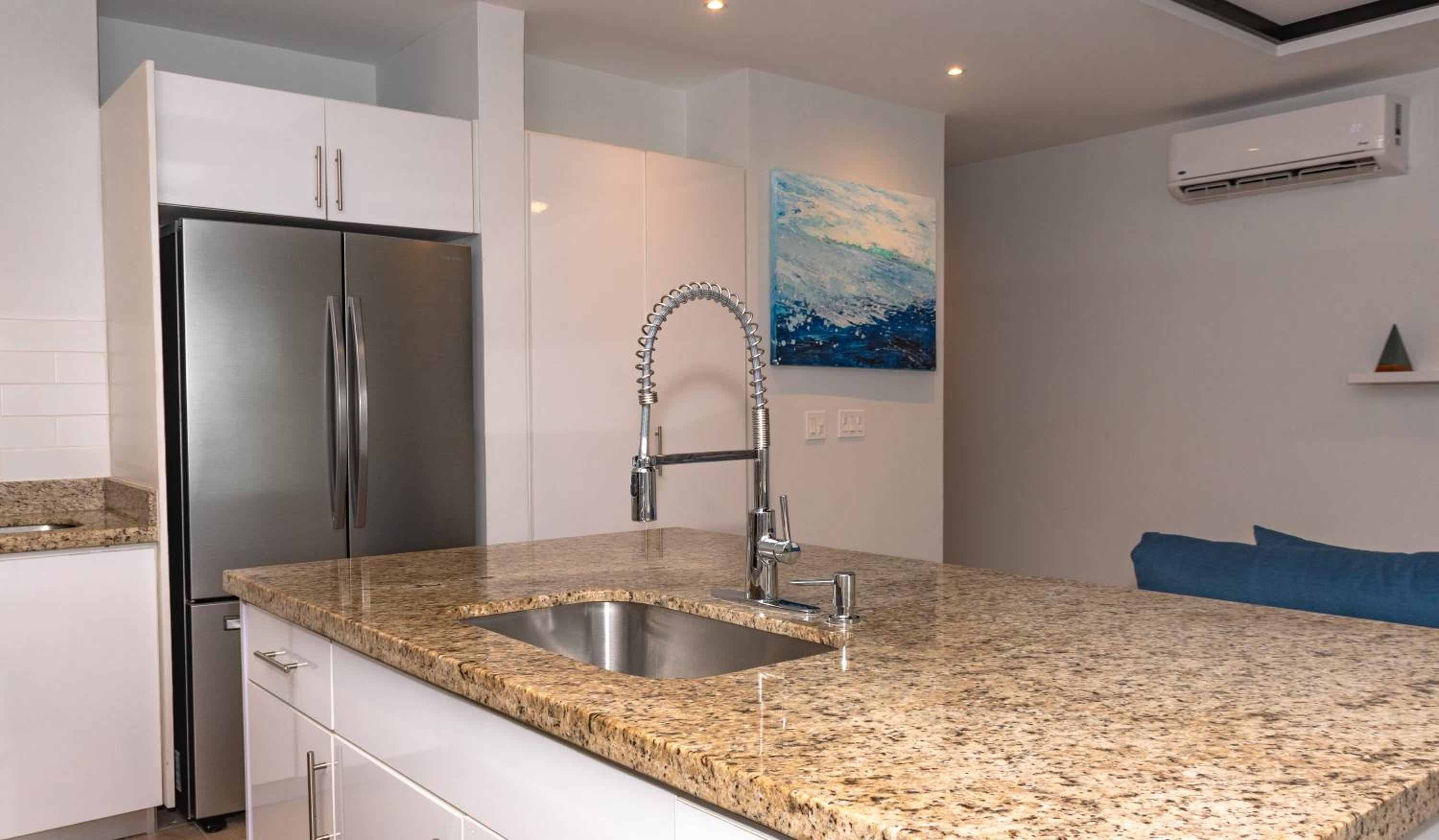 Private 4BD Family Beach House And Resort - Walk to Beach and Town