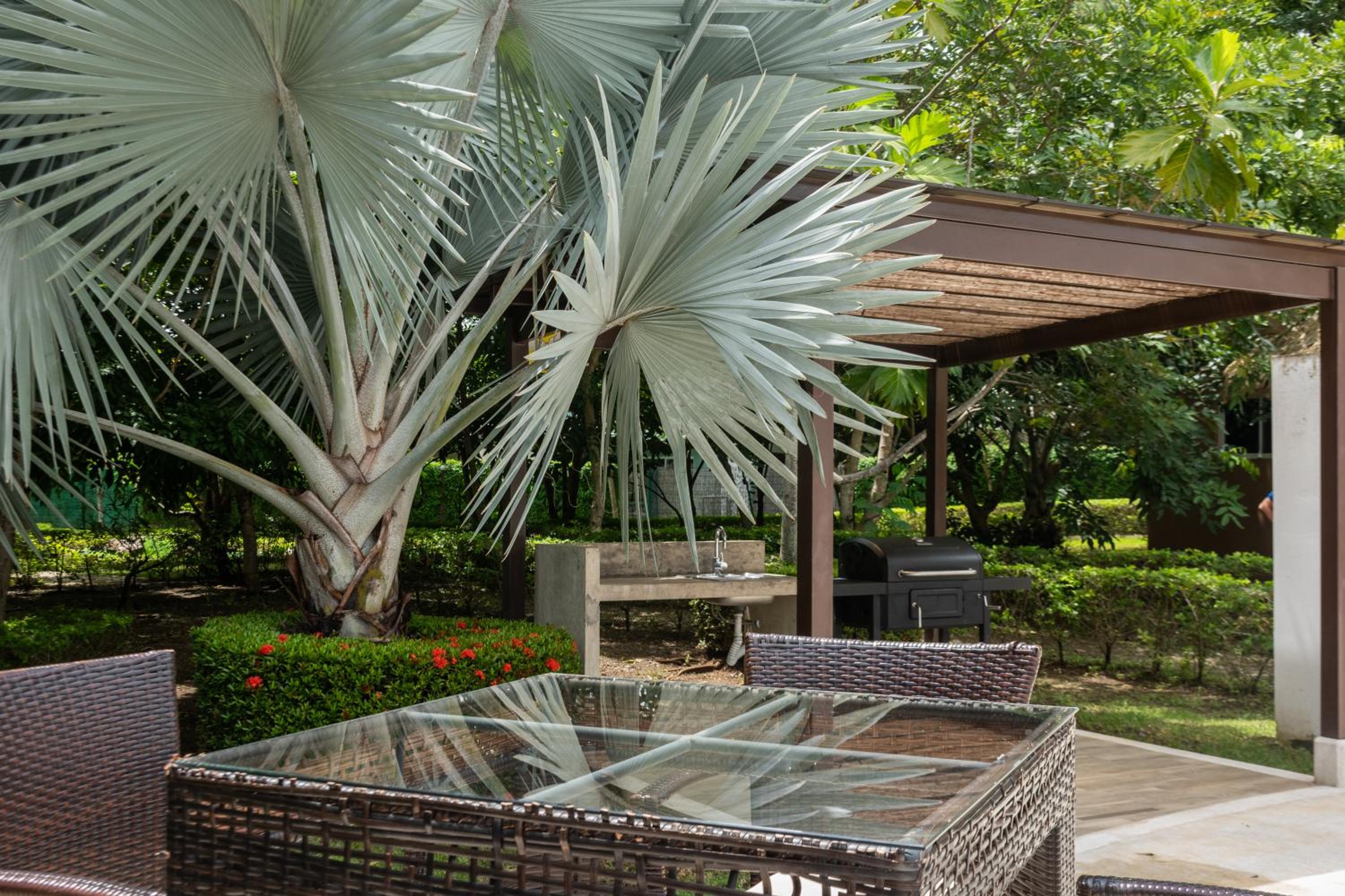 Private 4BD Family Beach House And Resort - Walk to Beach and Town