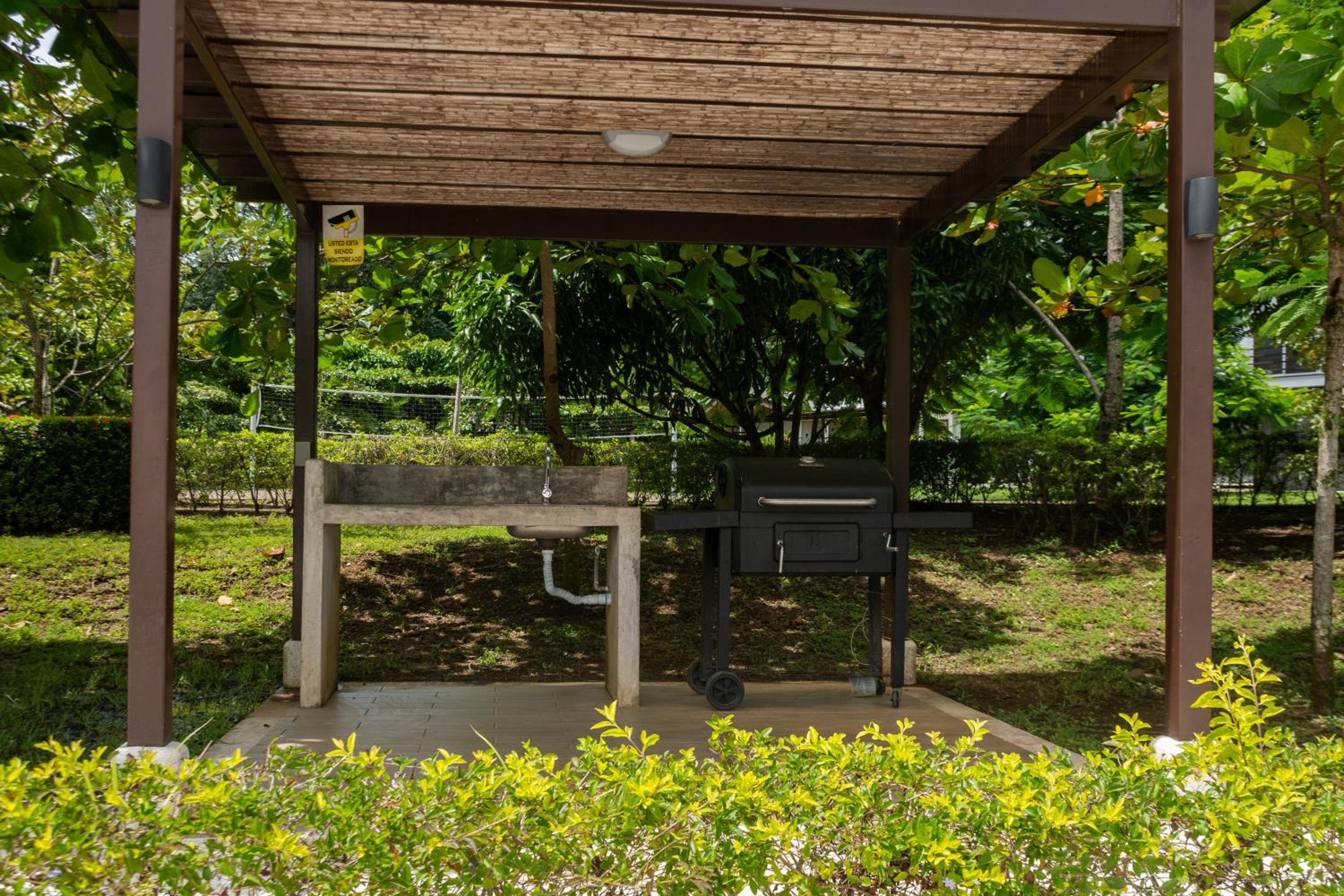 Private 4BD Family Beach House And Resort - Walk to Beach and Town