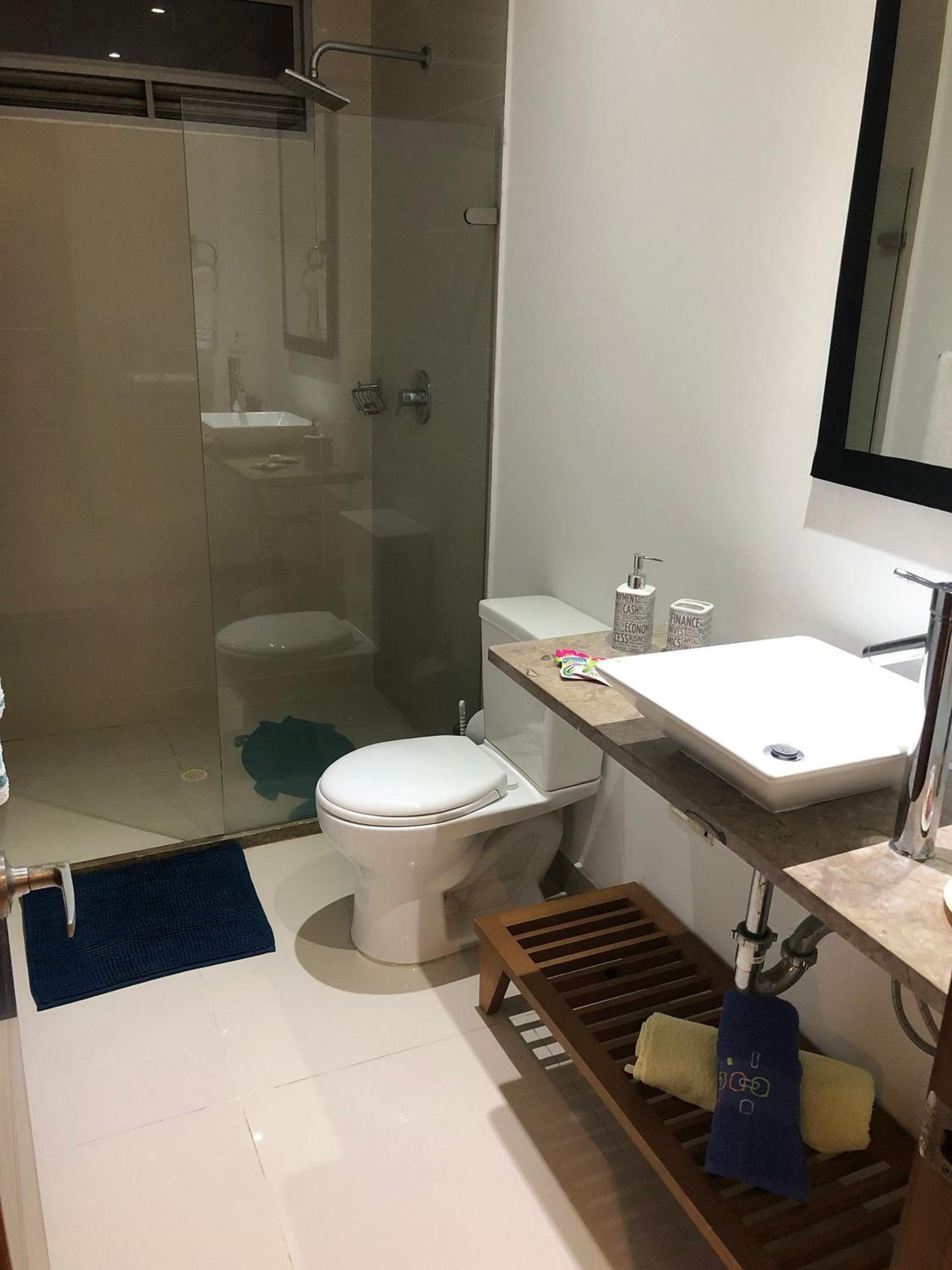 Amplios Aptos de Lujo Frente a la Playa a 5 Minutos del Centro y del Aeropuerto, en Edificio con Piscina, Jacuzzi, Sauna, Gimnasio, Turco y Seguridad las 2