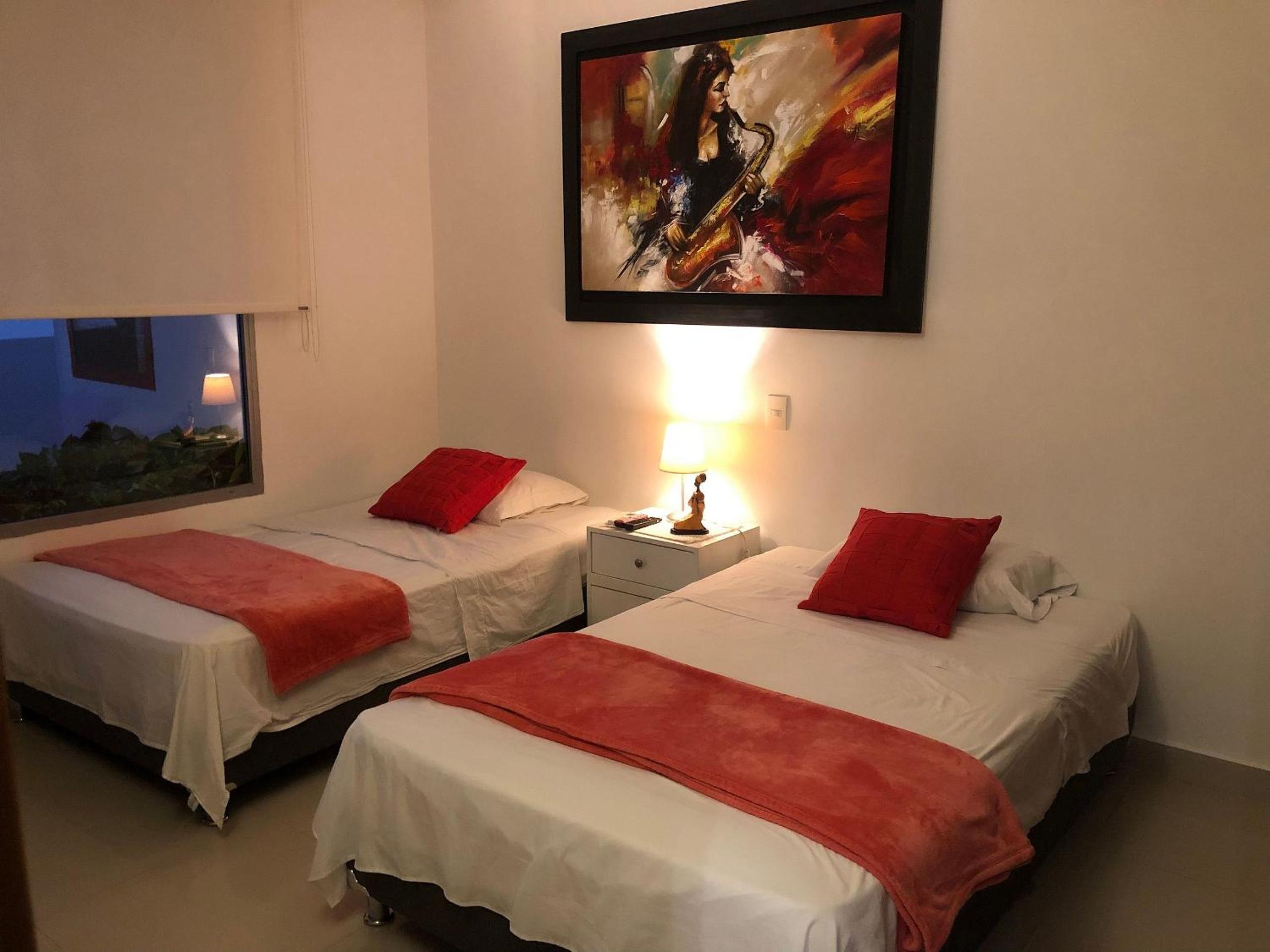 Amplios Aptos de Lujo Frente a la Playa a 5 Minutos del Centro y del Aeropuerto, en Edificio con Piscina, Jacuzzi, Sauna, Gimnasio, Turco y Seguridad las 2