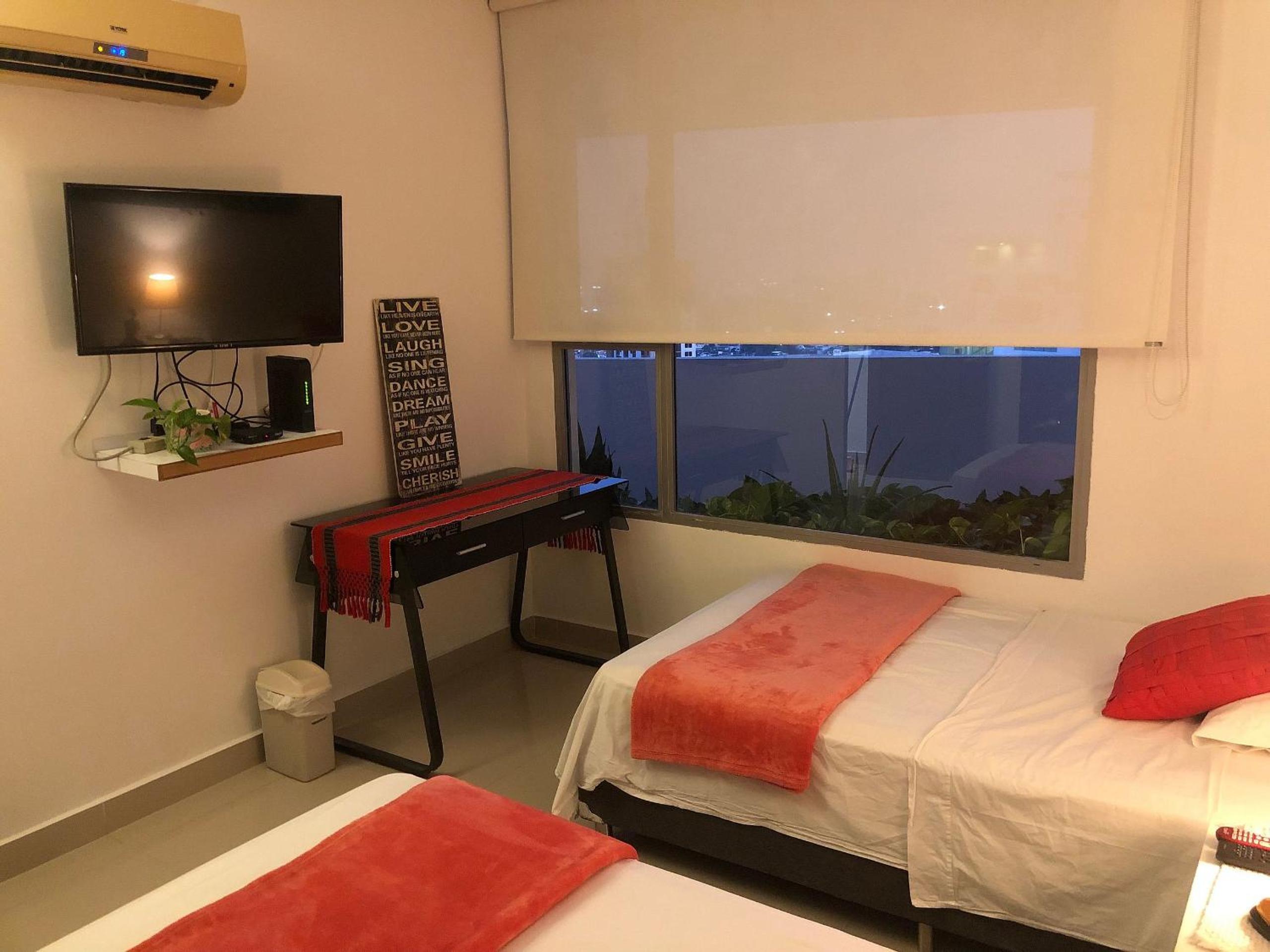 Amplios Aptos de Lujo Frente a la Playa a 5 Minutos del Centro y del Aeropuerto, en Edificio con Piscina, Jacuzzi, Sauna, Gimnasio, Turco y Seguridad las 2