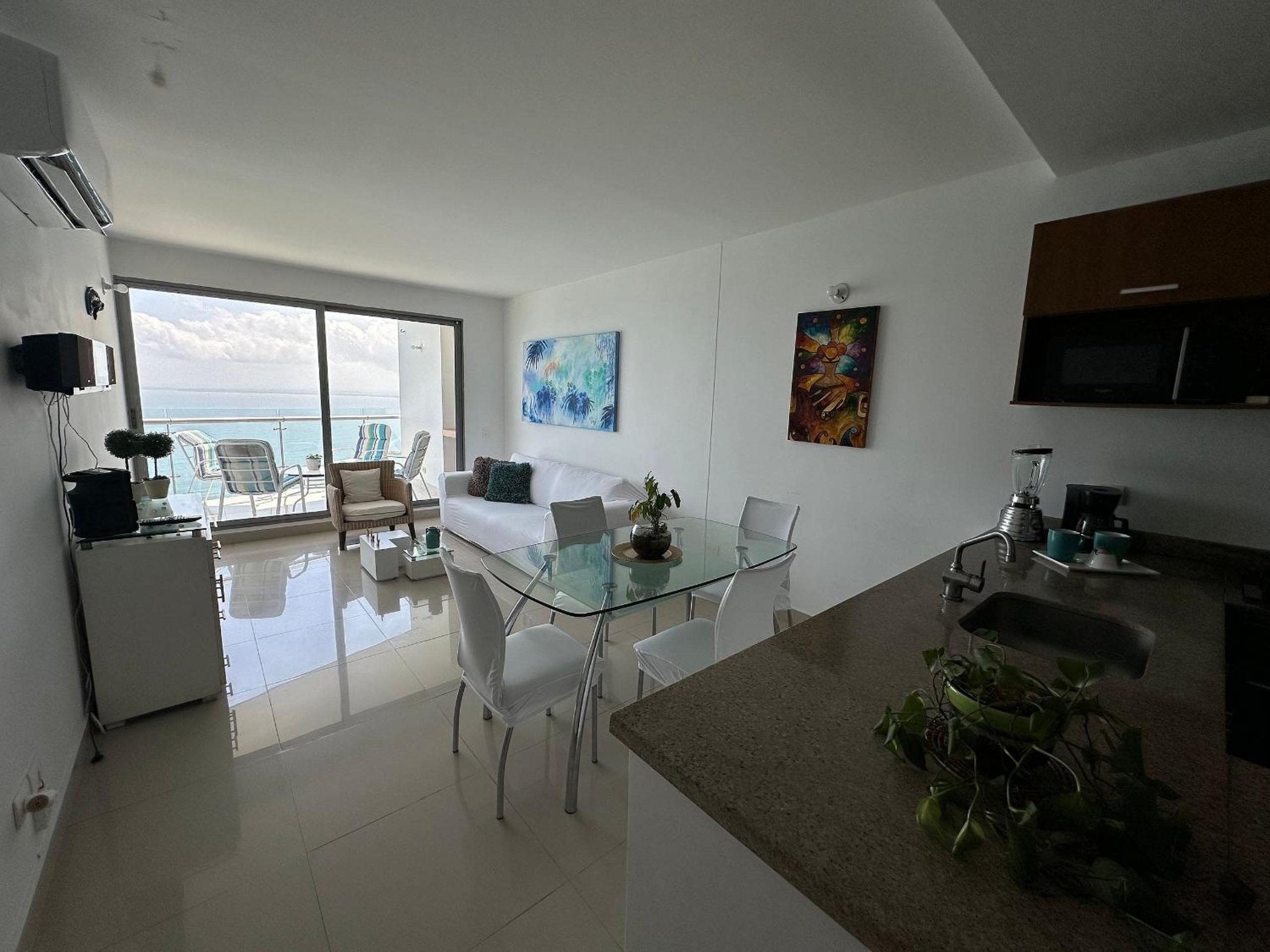 Amplios Aptos de Lujo Frente a la Playa a 5 Minutos del Centro y del Aeropuerto, en Edificio con Piscina, Jacuzzi, Sauna, Gimnasio, Turco y Seguridad las 2