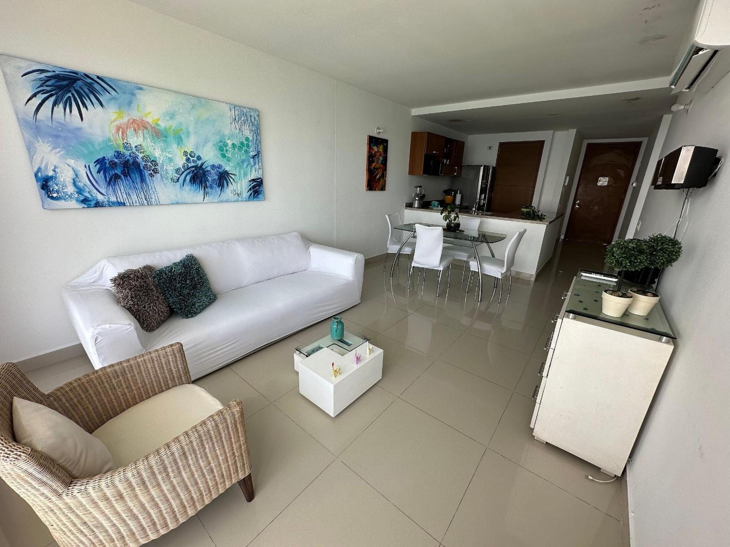Amplios Aptos de Lujo Frente a la Playa a 5 Minutos del Centro y del Aeropuerto, en Edificio con Piscina, Jacuzzi, Sauna, Gimnasio, Turco y Seguridad las 2