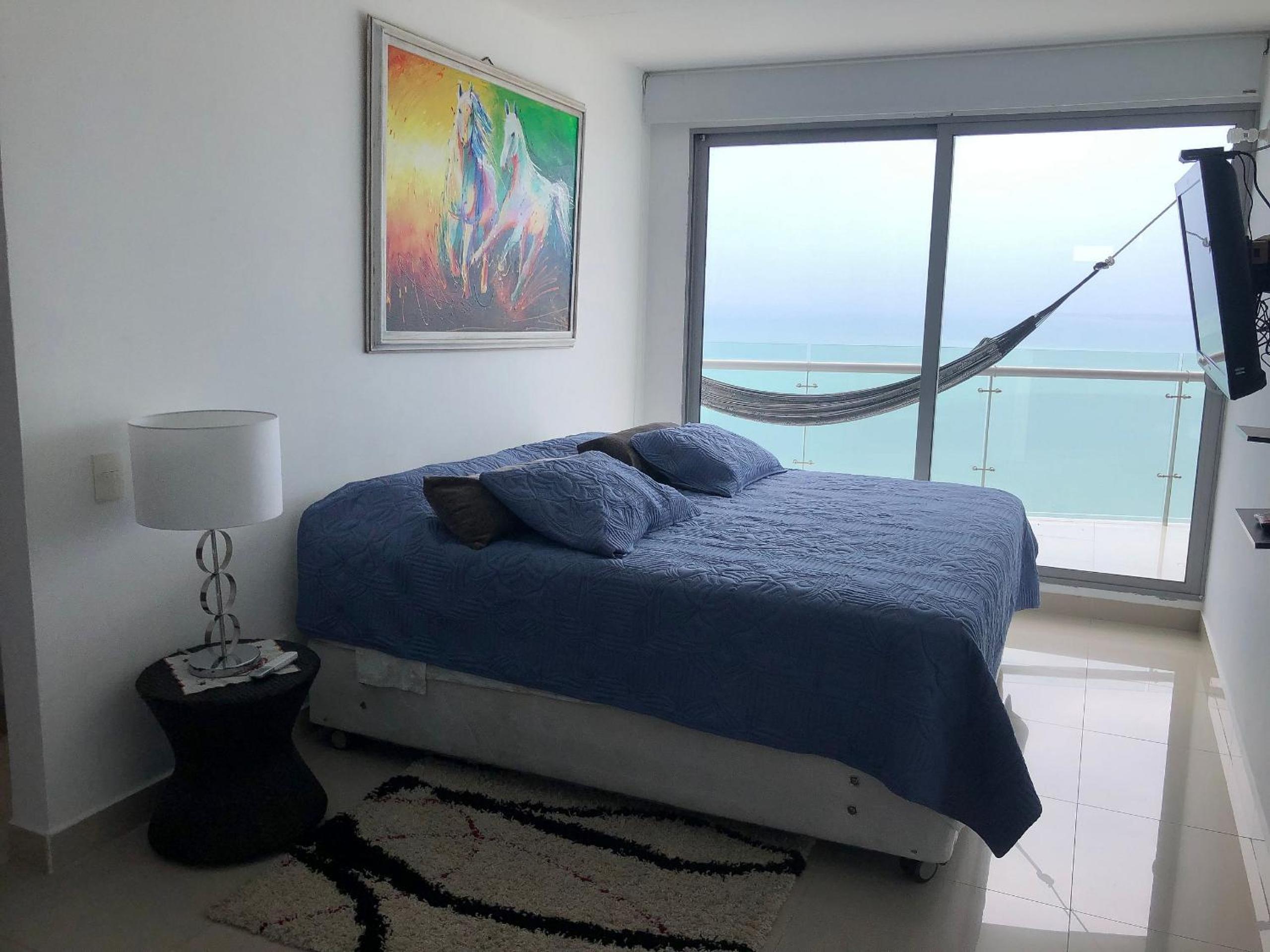 Amplios Aptos de Lujo Frente a la Playa a 5 Minutos del Centro y del Aeropuerto, en Edificio con Piscina, Jacuzzi, Sauna, Gimnasio, Turco y Seguridad las 2