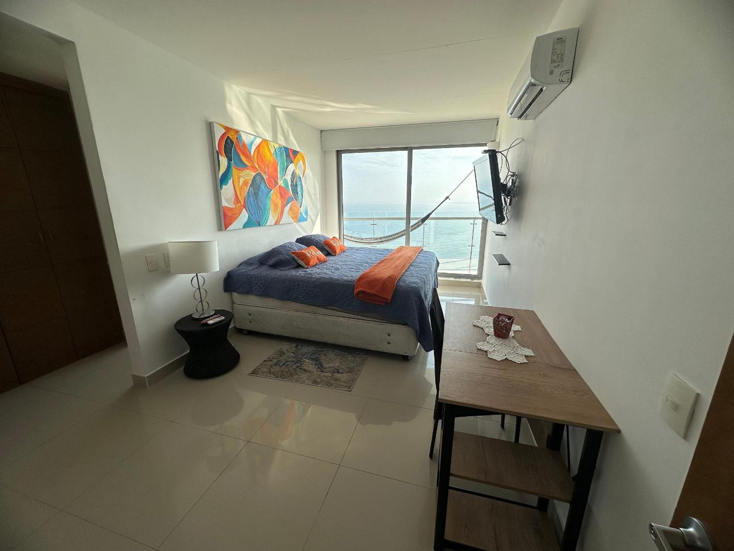 Amplios Aptos de Lujo Frente a la Playa a 5 Minutos del Centro y del Aeropuerto, en Edificio con Piscina, Jacuzzi, Sauna, Gimnasio, Turco y Seguridad las 2