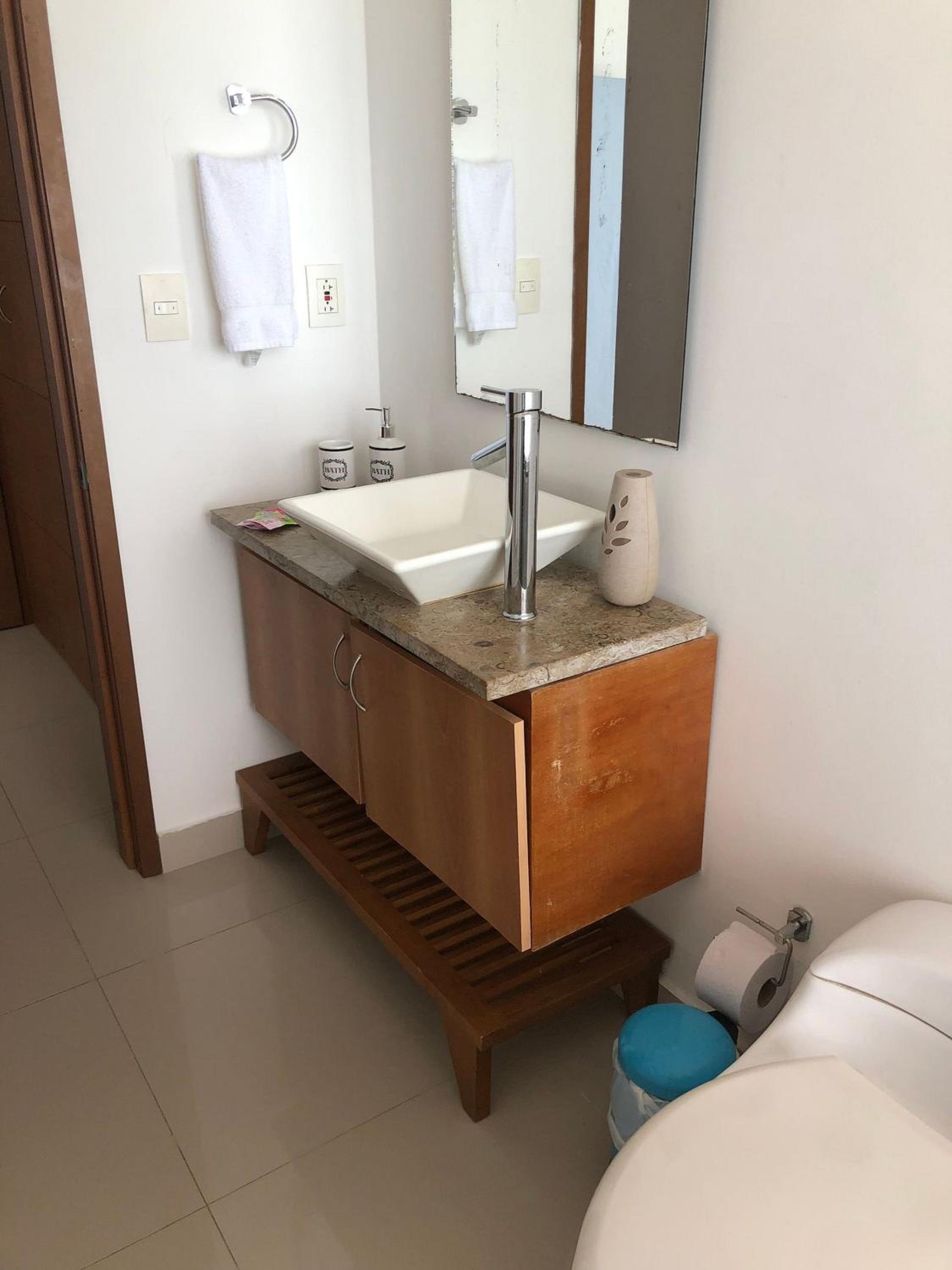 Amplios Aptos de Lujo Frente a la Playa a 5 Minutos del Centro y del Aeropuerto, en Edificio con Piscina, Jacuzzi, Sauna, Gimnasio, Turco y Seguridad las 2