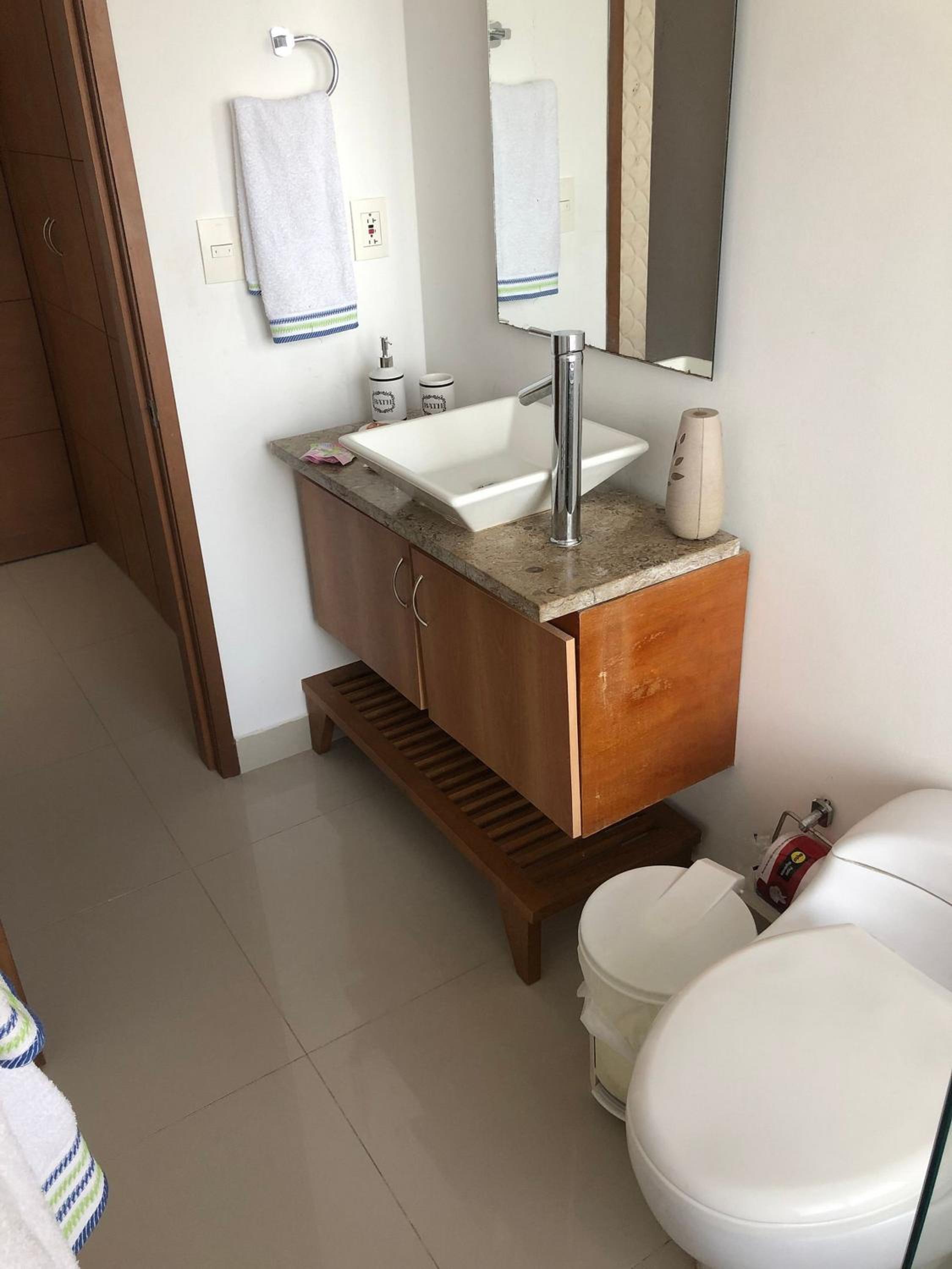 Amplios Aptos de Lujo Frente a la Playa a 5 Minutos del Centro y del Aeropuerto, en Edificio con Piscina, Jacuzzi, Sauna, Gimnasio, Turco y Seguridad las 2
