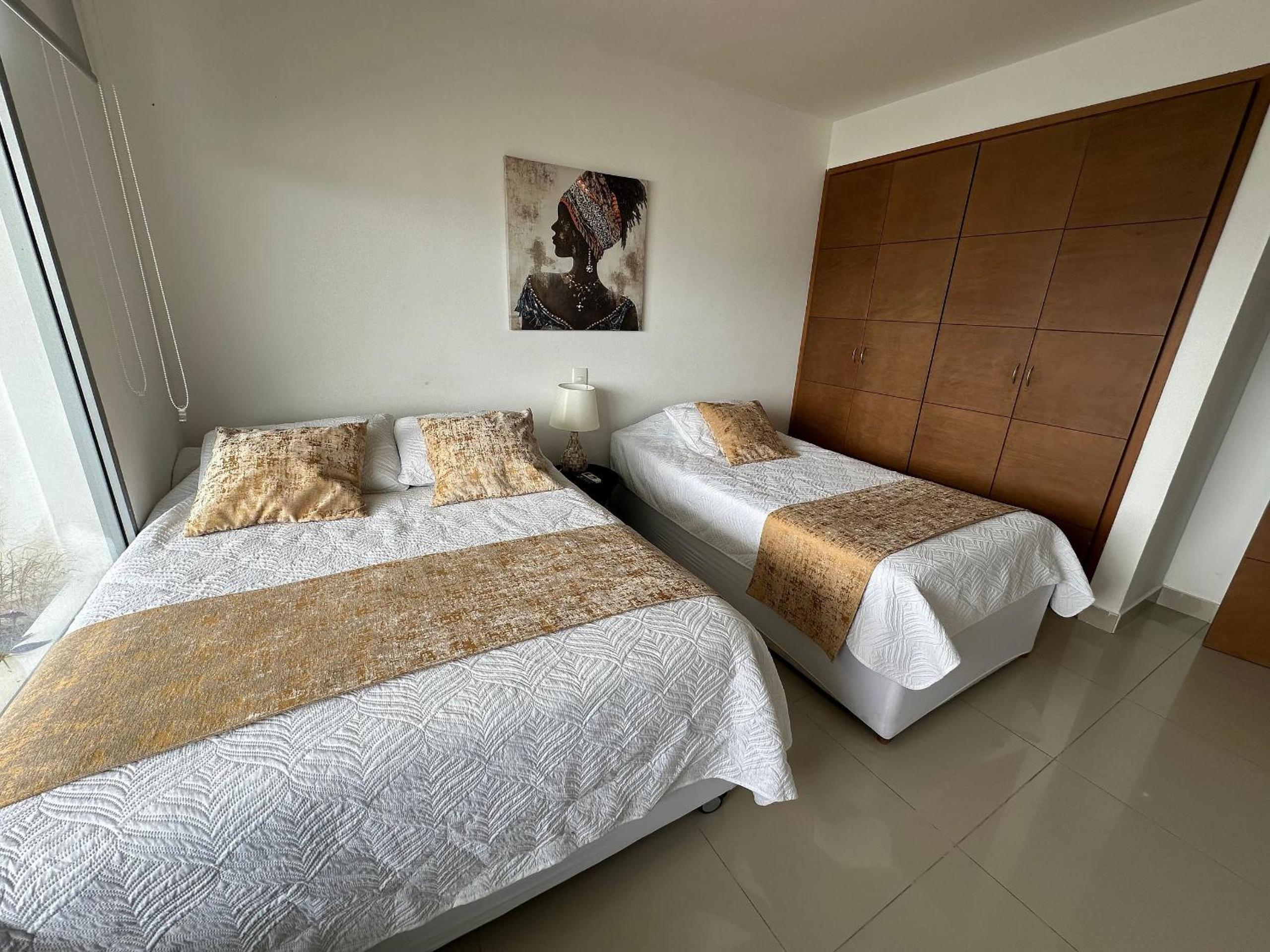 Amplios Aptos de Lujo Frente a la Playa a 5 Minutos del Centro y del Aeropuerto, en Edificio con Piscina, Jacuzzi, Sauna, Gimnasio, Turco y Seguridad las 2