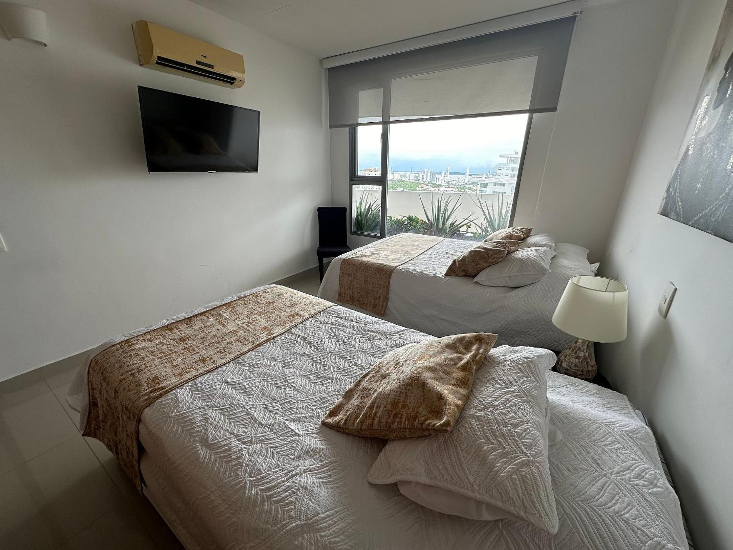 Amplios Aptos de Lujo Frente a la Playa a 5 Minutos del Centro y del Aeropuerto, en Edificio con Piscina, Jacuzzi, Sauna, Gimnasio, Turco y Seguridad las 2